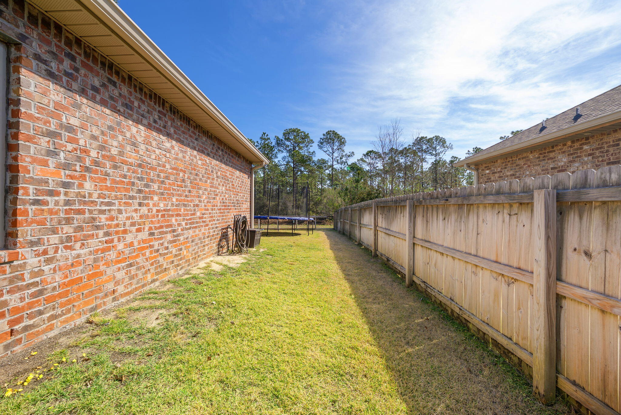WHISPERING LAKE - Residential