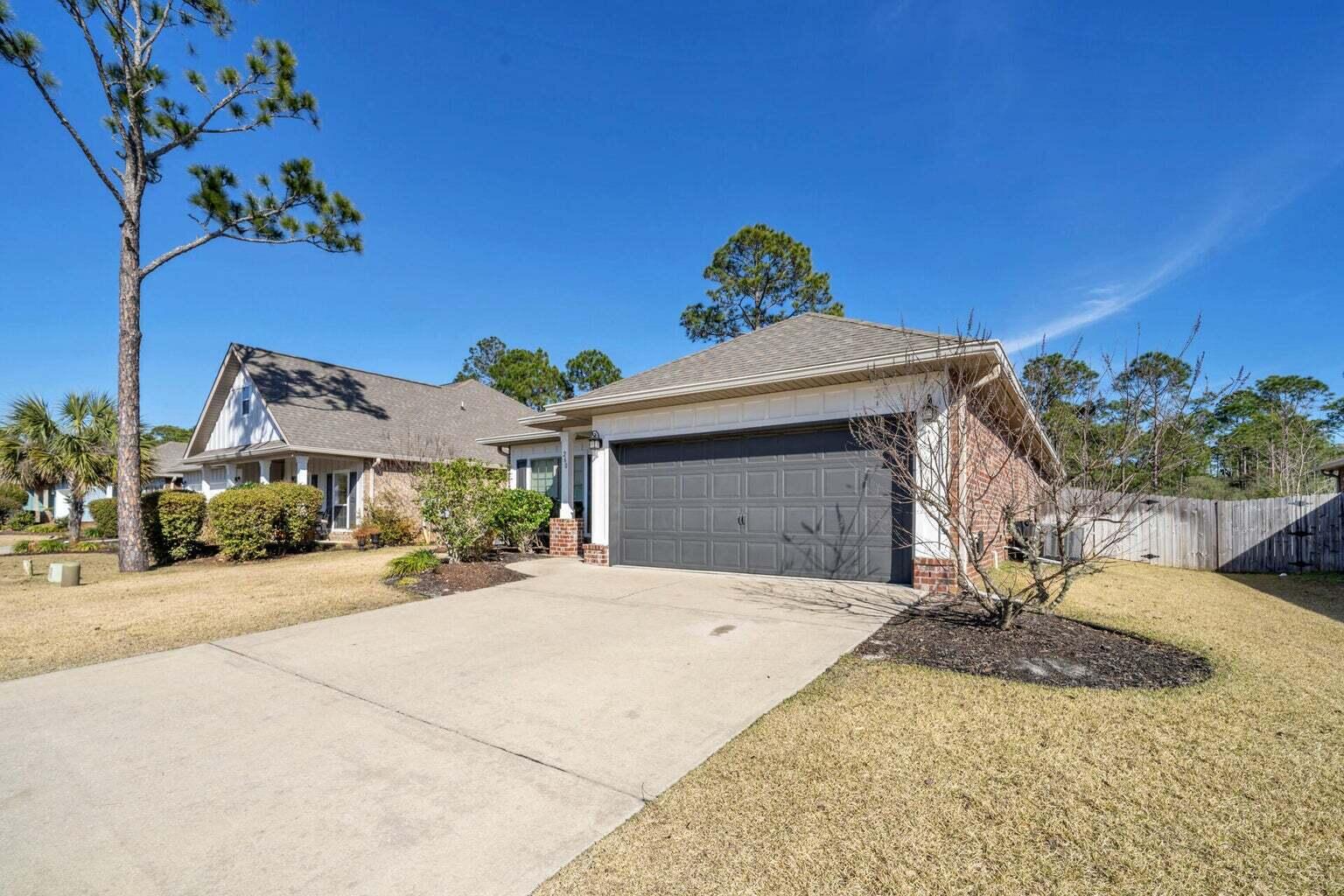 WHISPERING LAKE - Residential