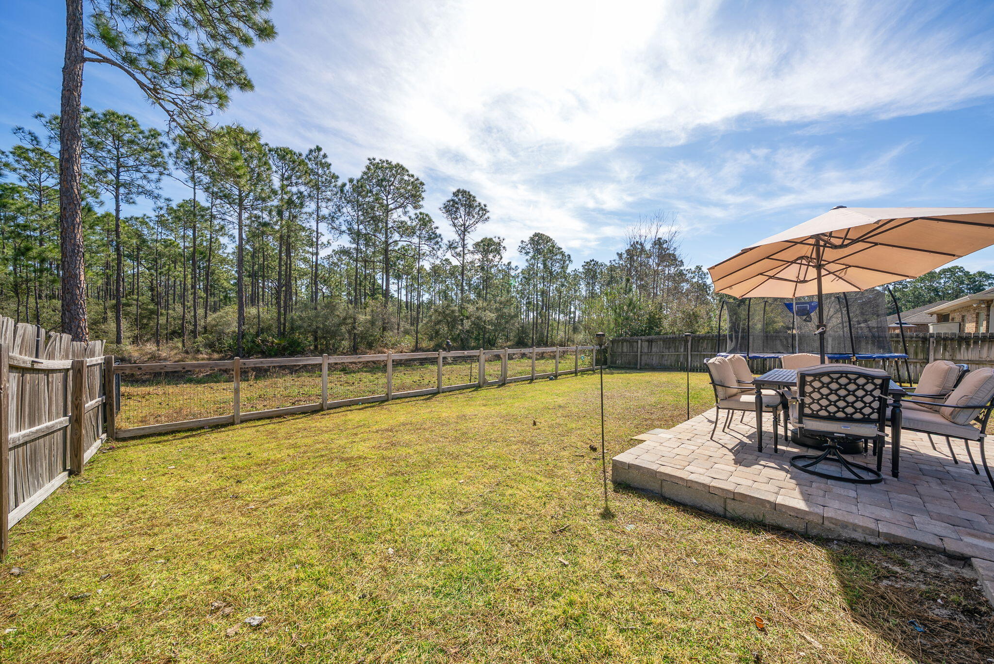 WHISPERING LAKE - Residential