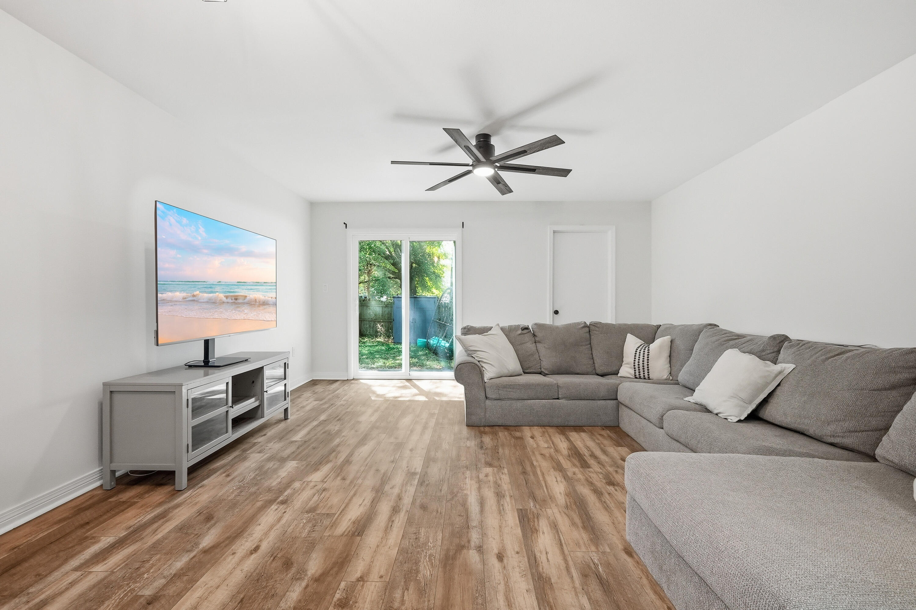 MONTAGE MANOR - Residential