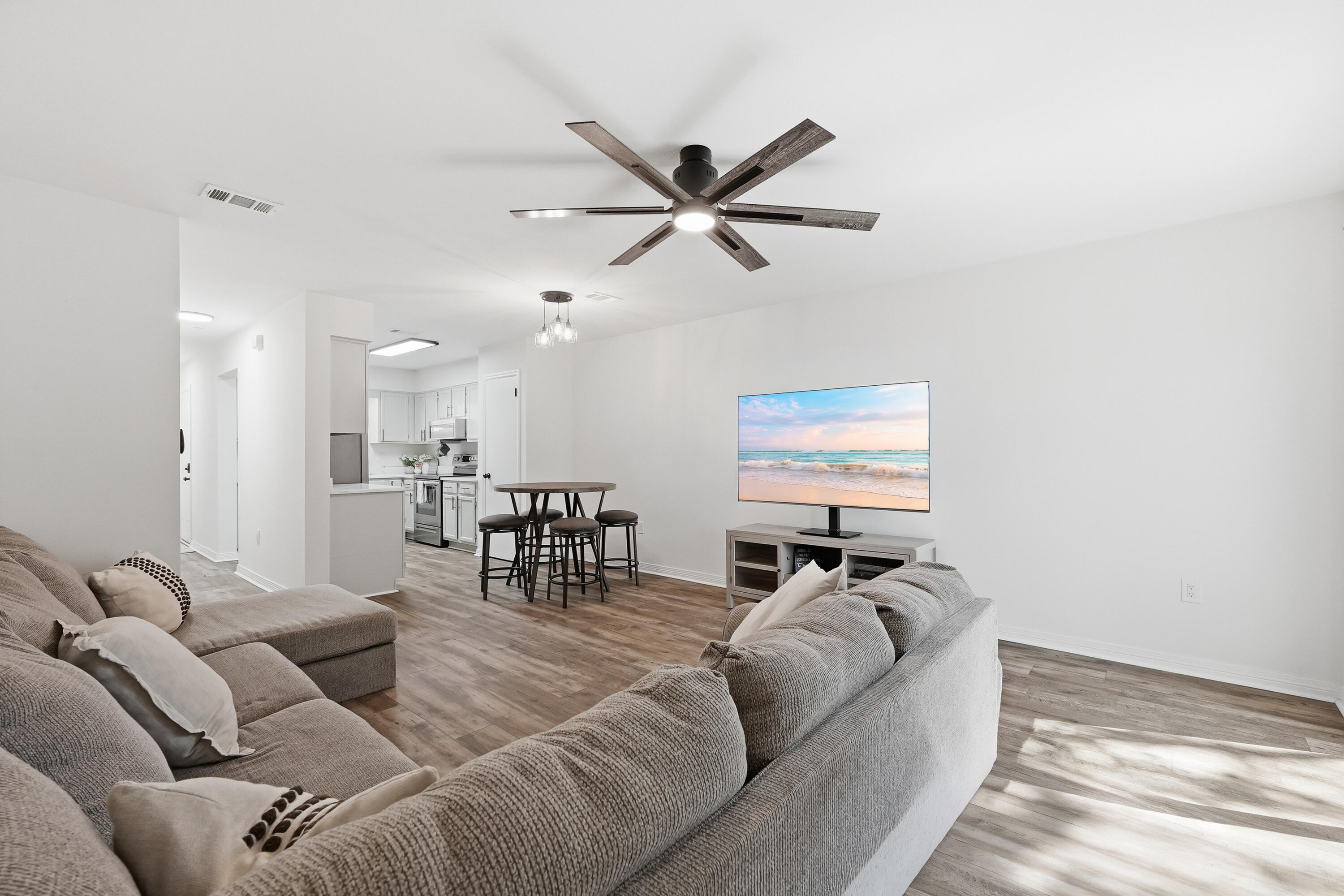 MONTAGE MANOR - Residential