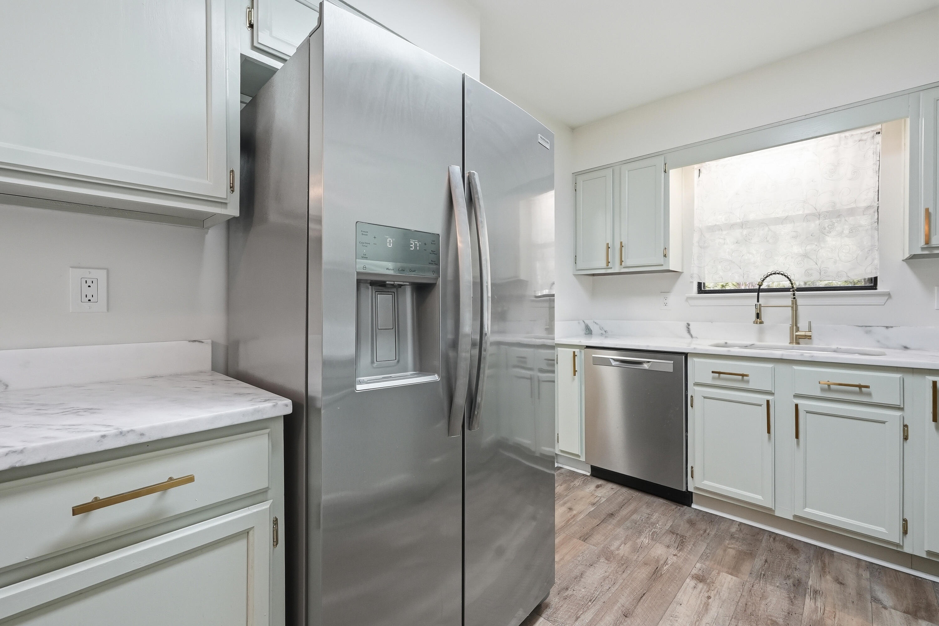 MONTAGE MANOR - Residential