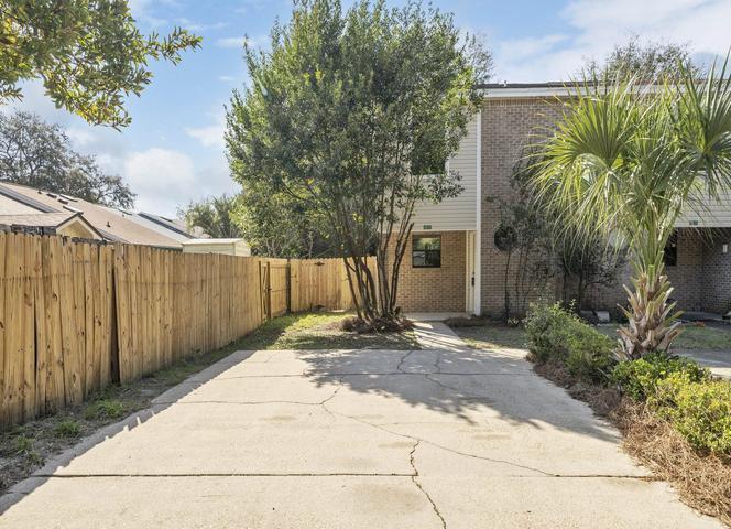 MONTAGE MANOR - Residential