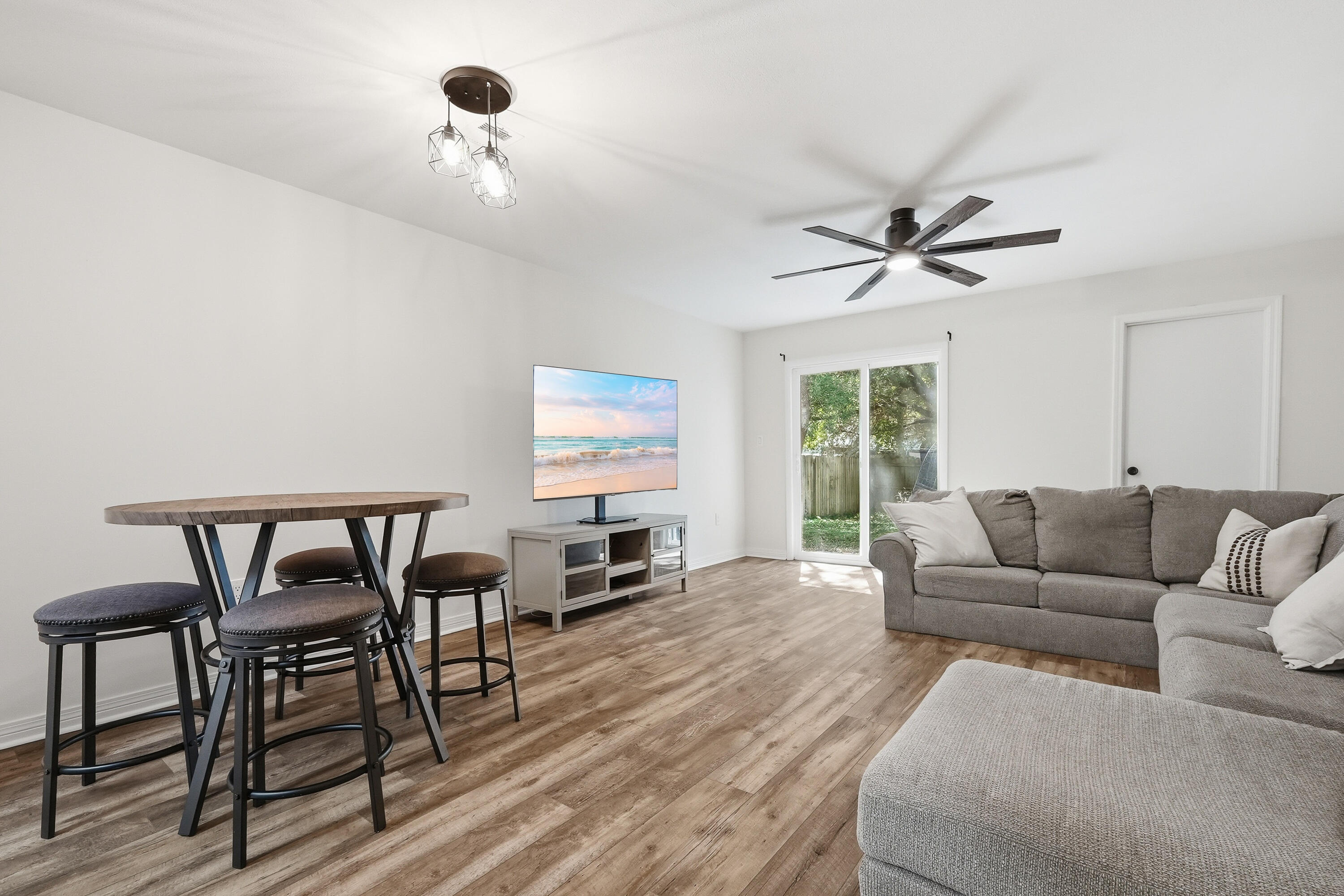 MONTAGE MANOR - Residential