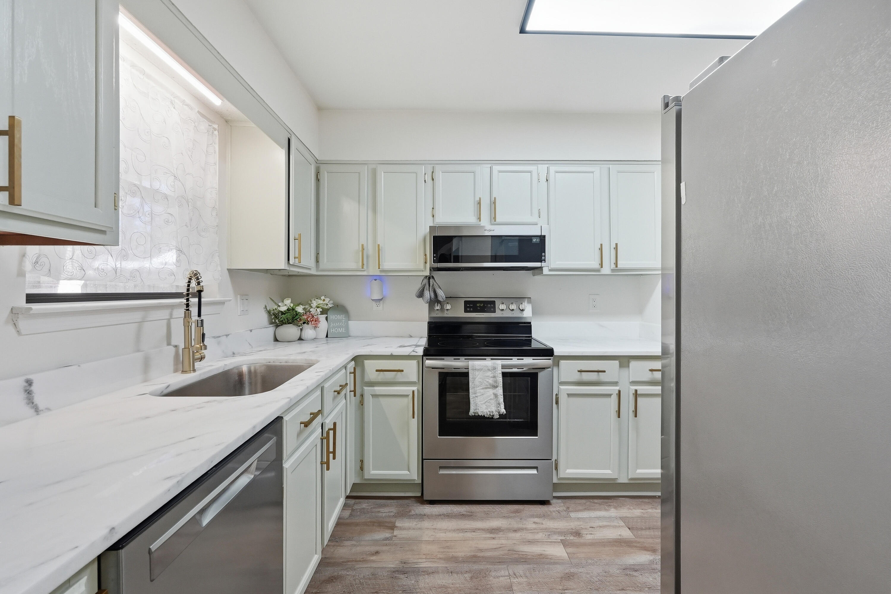 MONTAGE MANOR - Residential