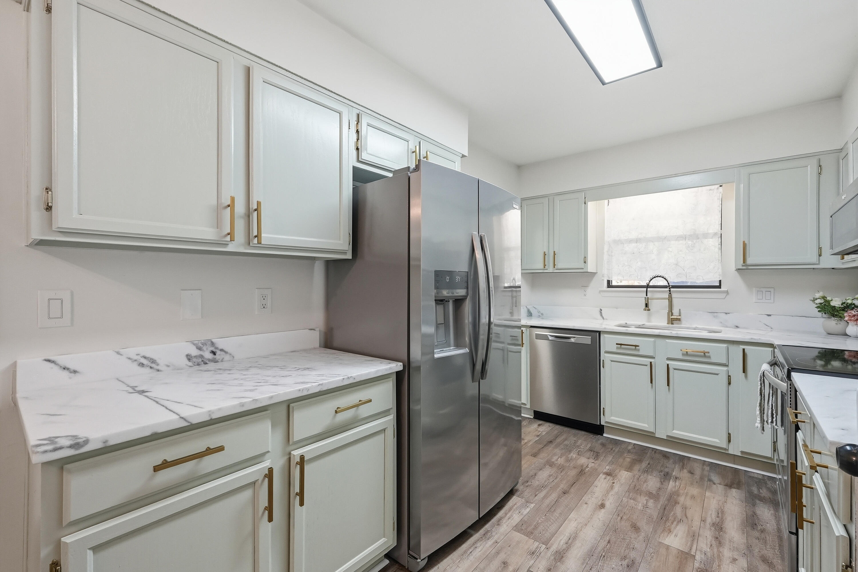 MONTAGE MANOR - Residential