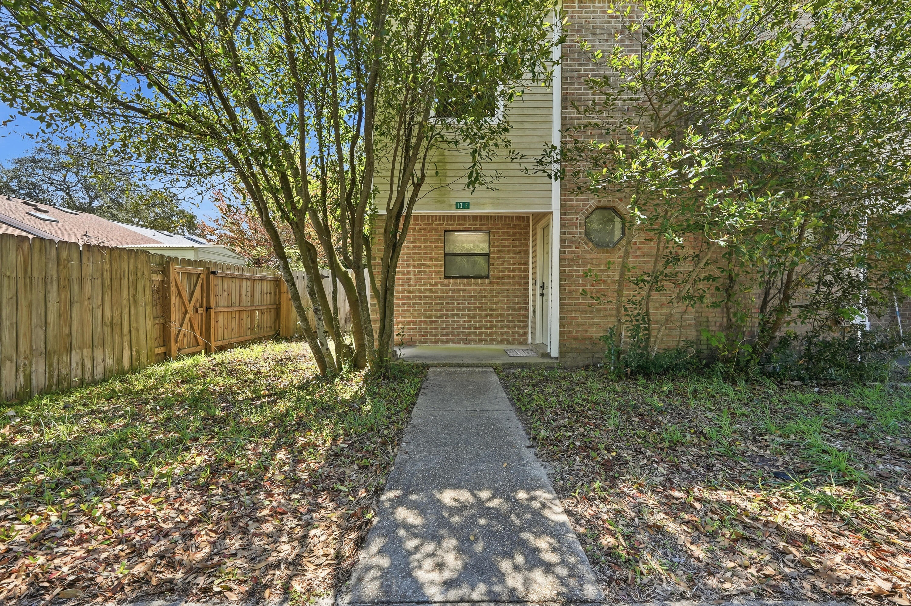 MONTAGE MANOR - Residential