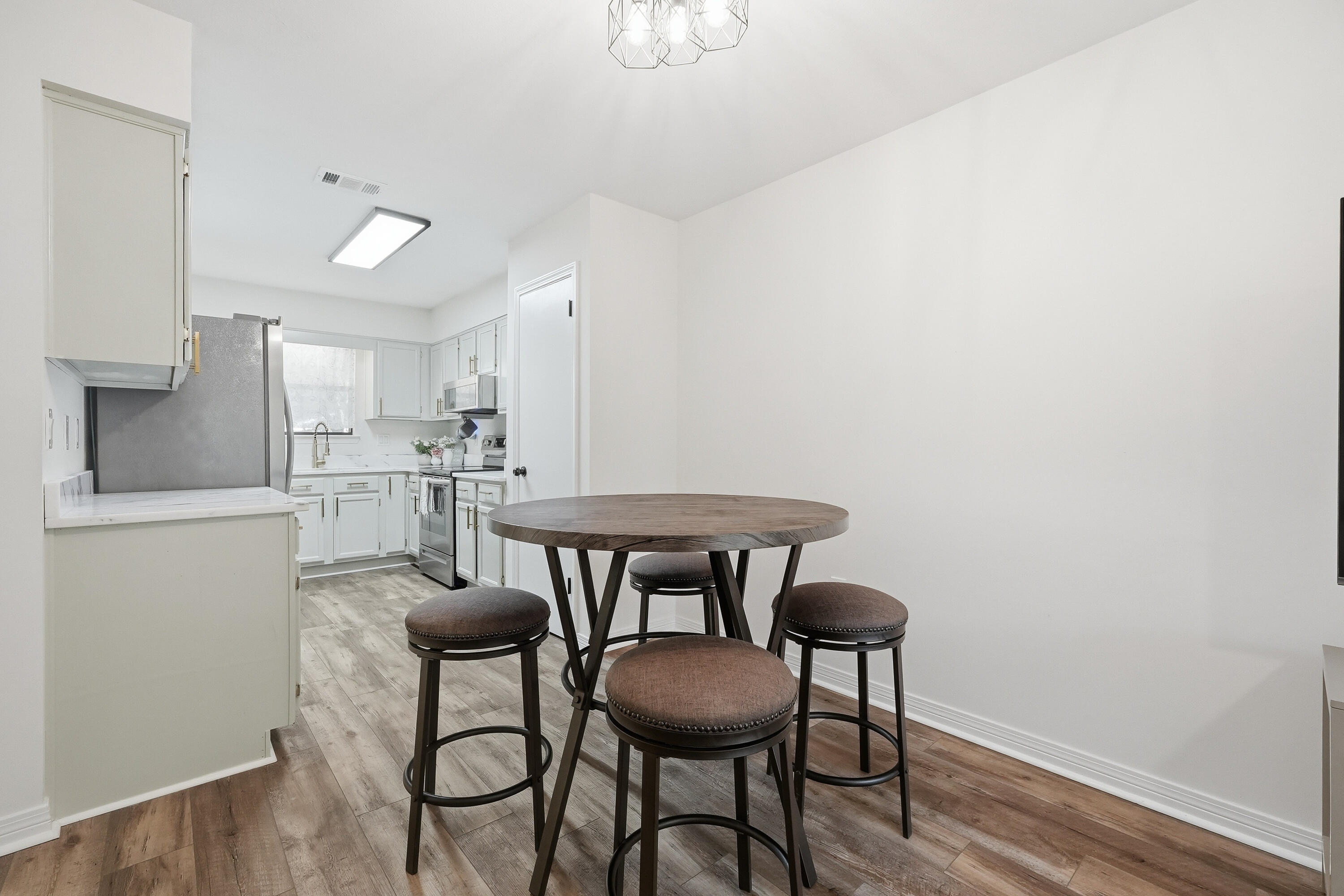 MONTAGE MANOR - Residential