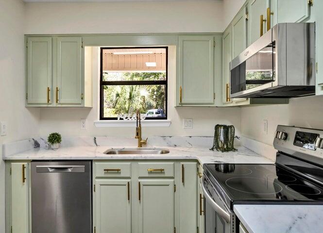 MONTAGE MANOR - Residential