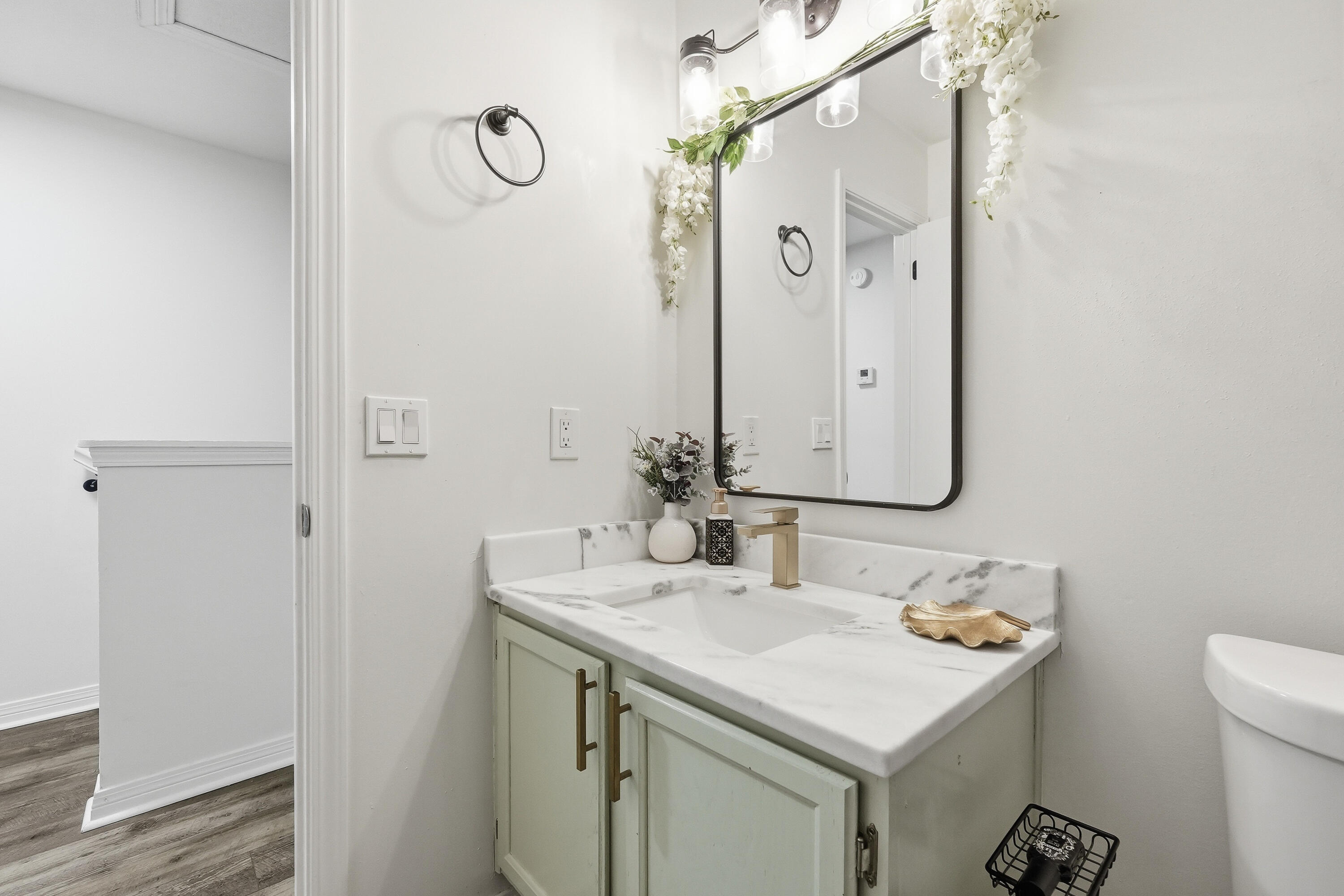 MONTAGE MANOR - Residential