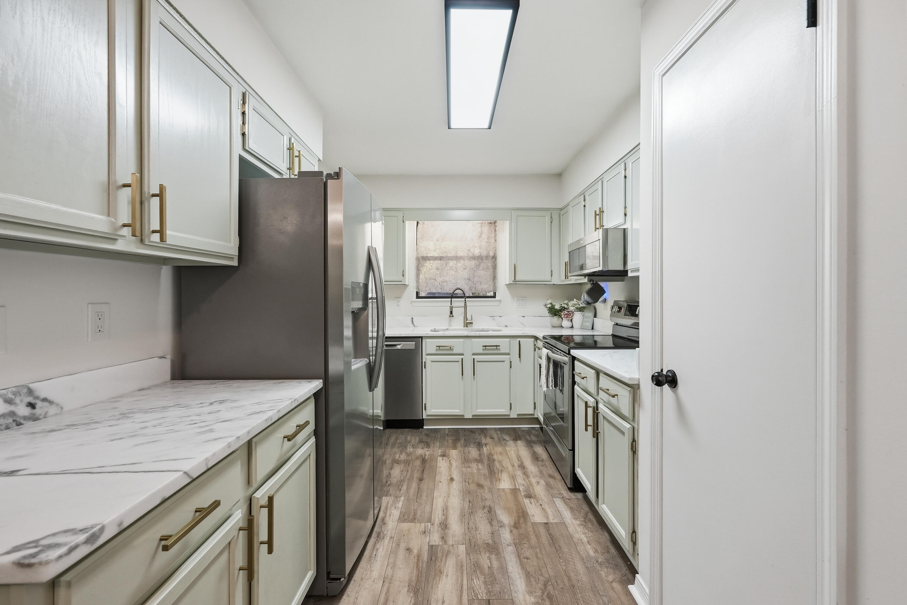 MONTAGE MANOR - Residential