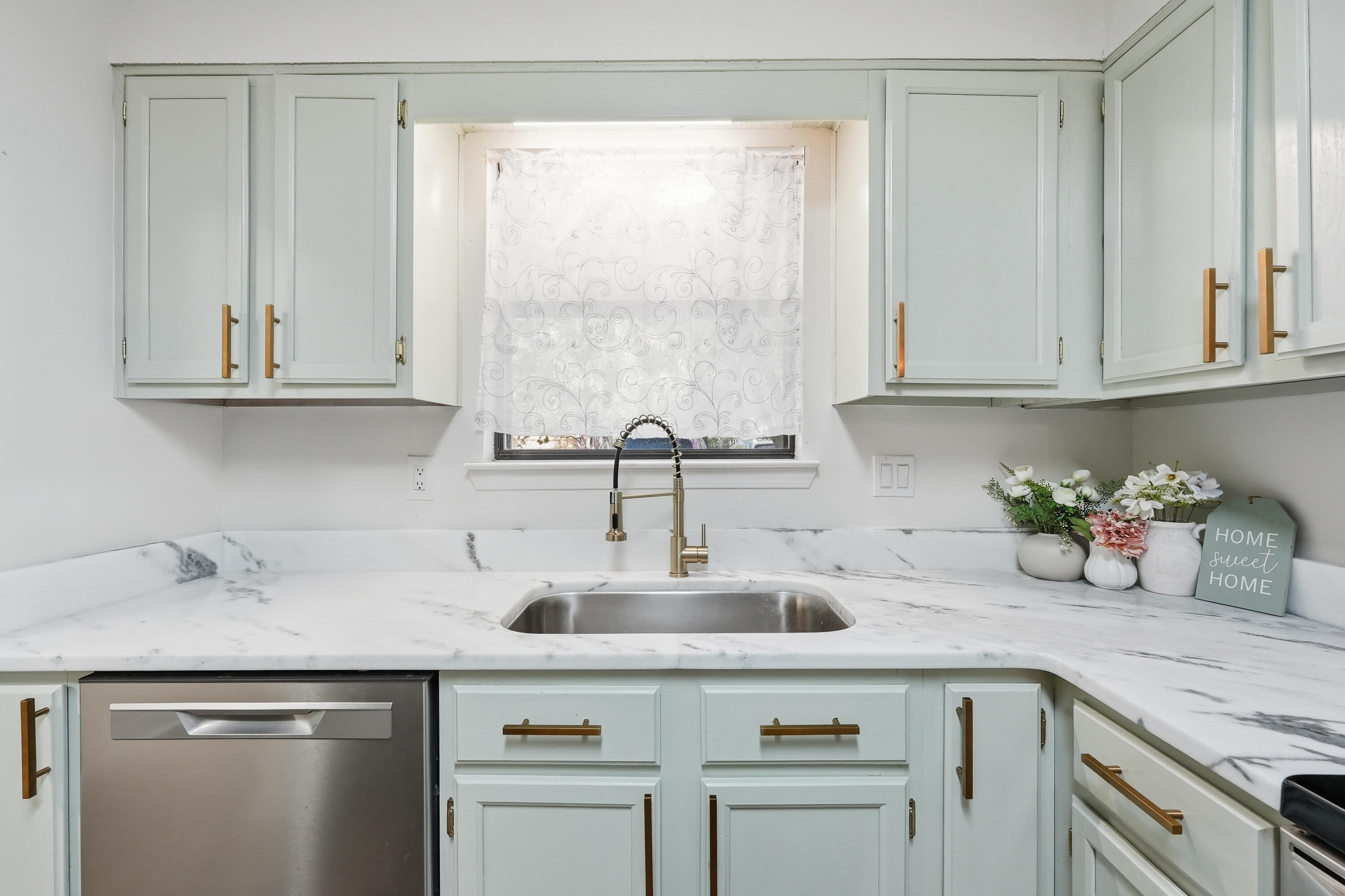 MONTAGE MANOR - Residential