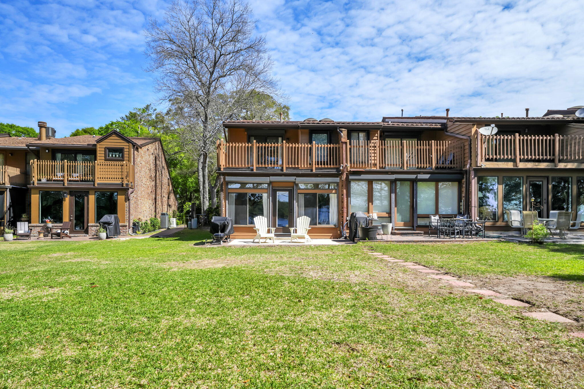 WATER OAKS 2 T/H - Residential