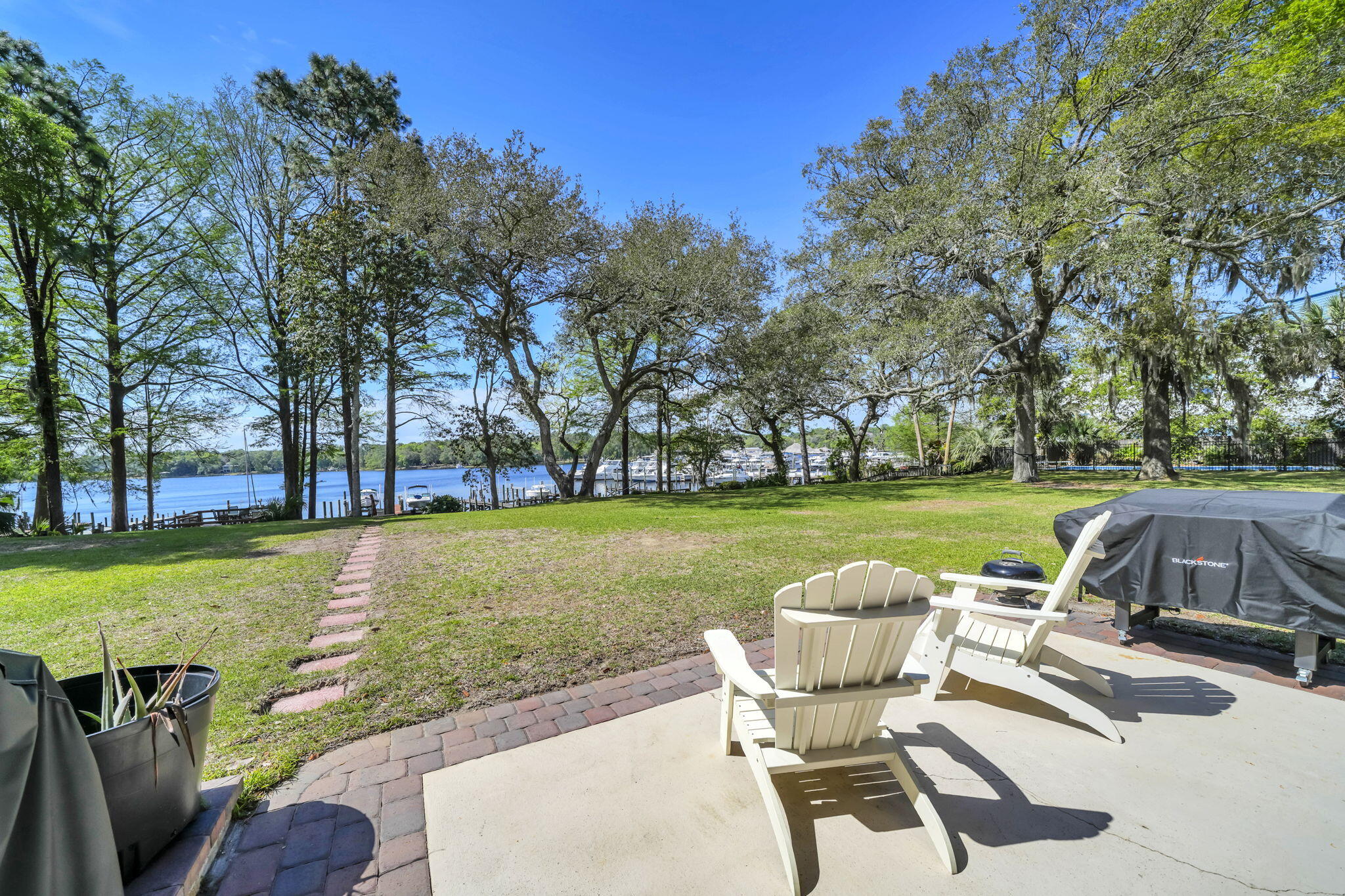 WATER OAKS 2 T/H - Residential