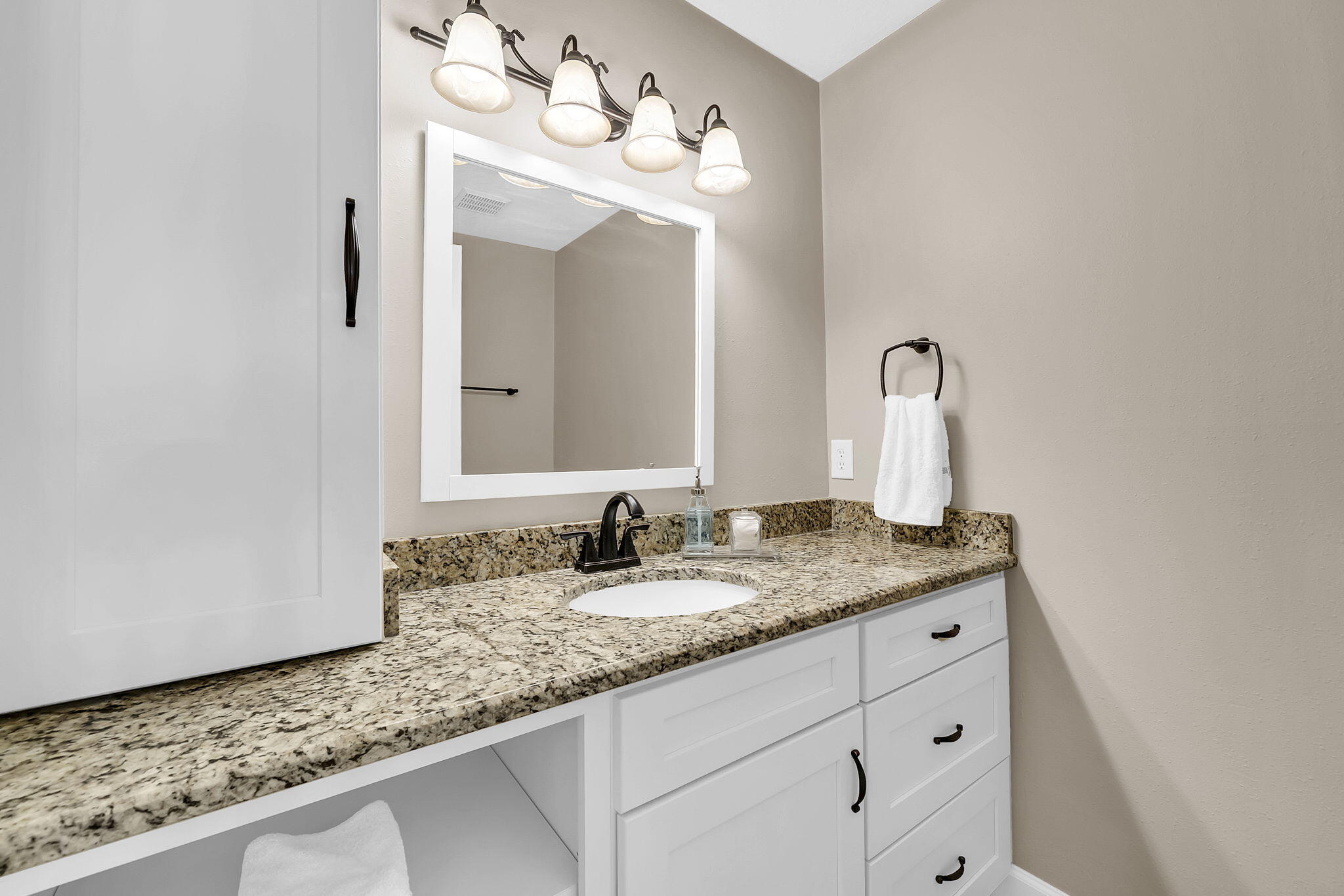 WATER OAKS 2 T/H - Residential