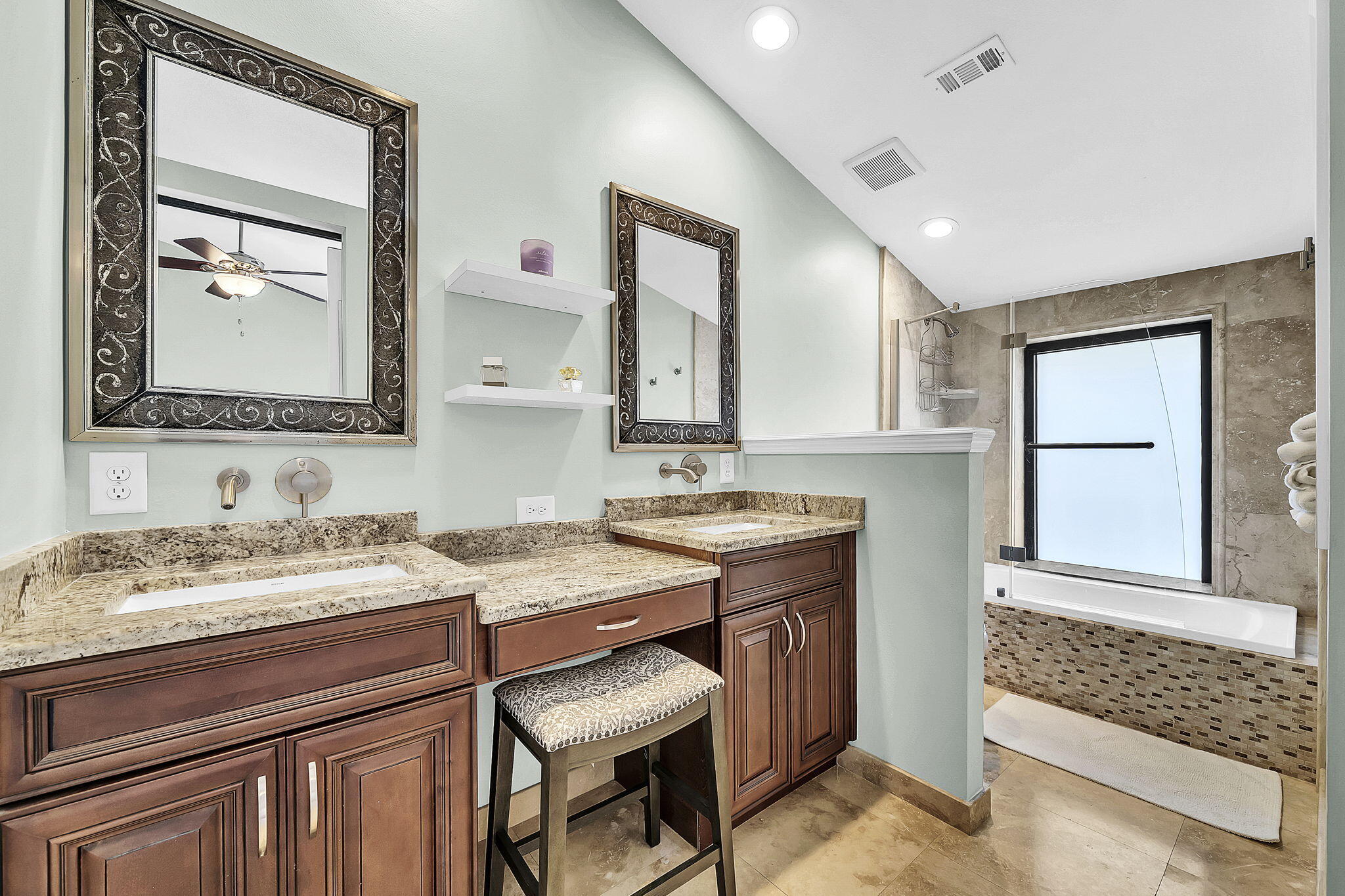 WATER OAKS 2 T/H - Residential