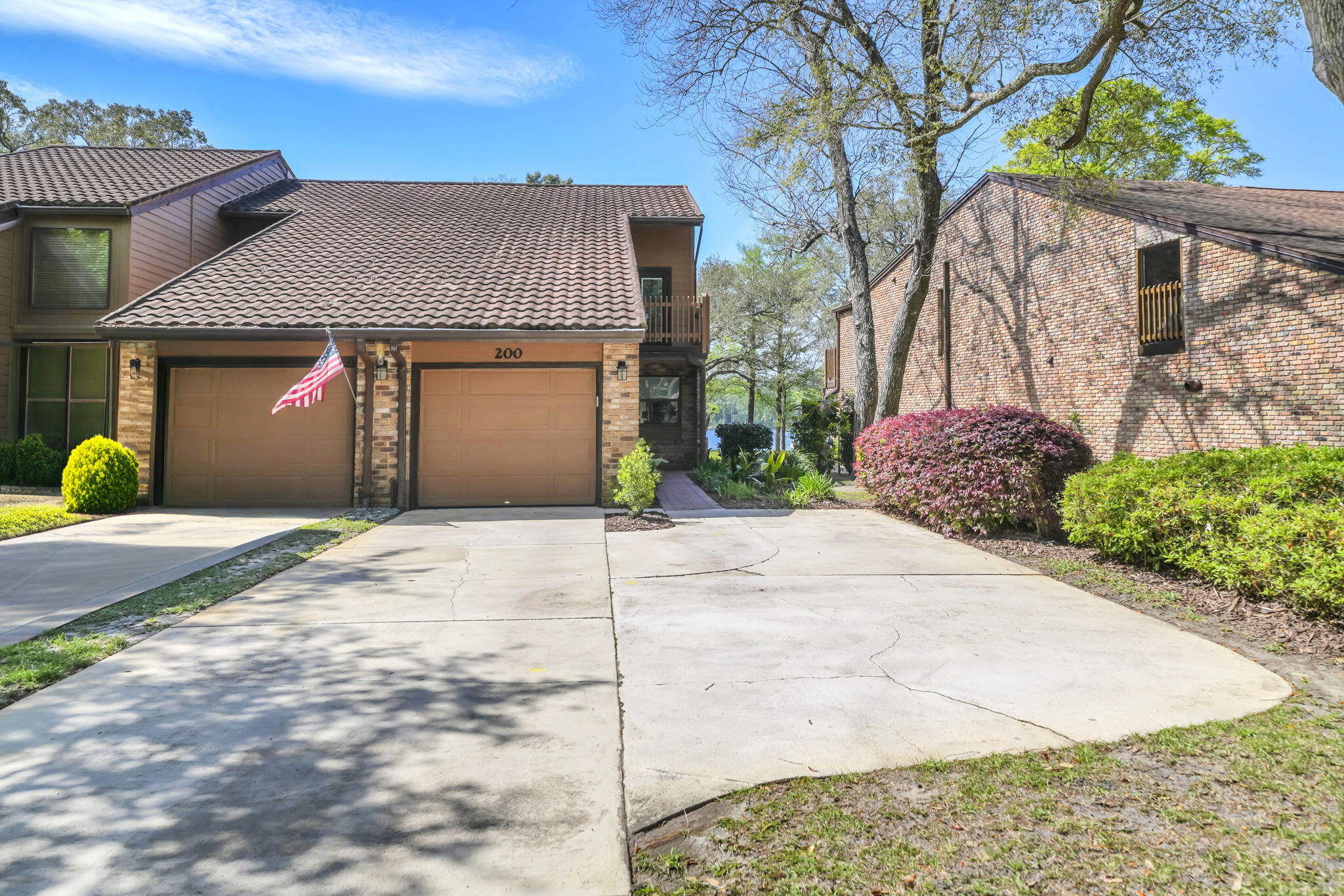 WATER OAKS 2 T/H - Residential