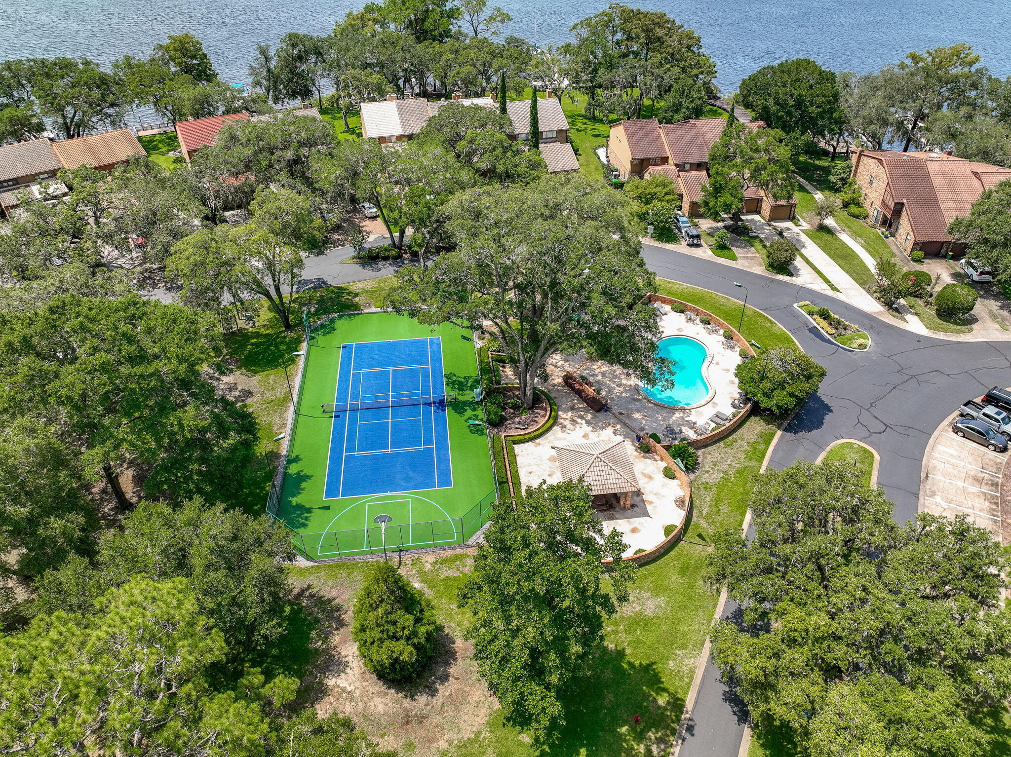 WATER OAKS 2 T/H - Residential