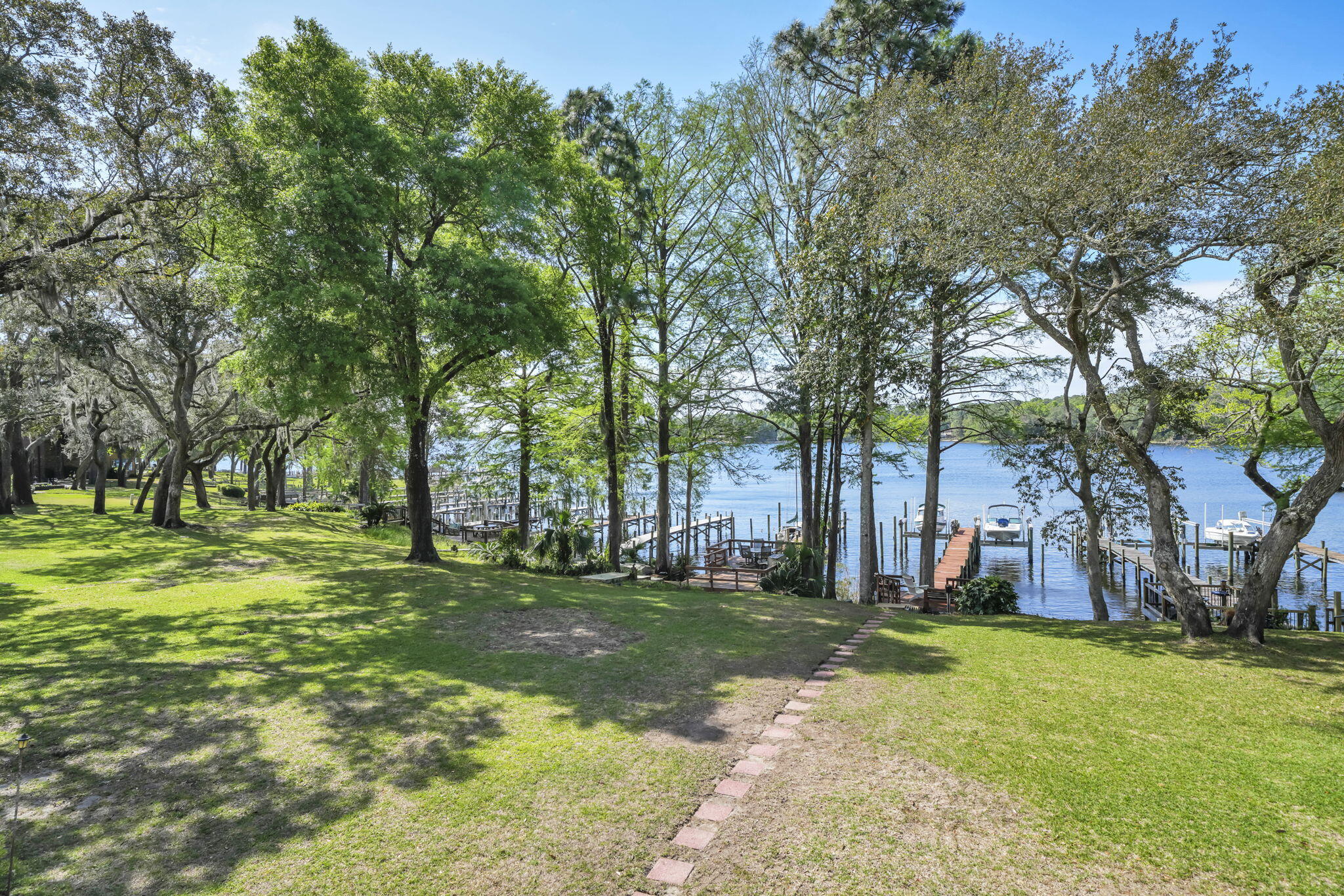 WATER OAKS 2 T/H - Residential