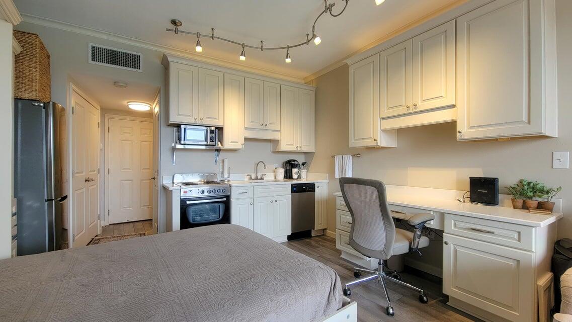 PIRATES BAY PH 1 - Residential