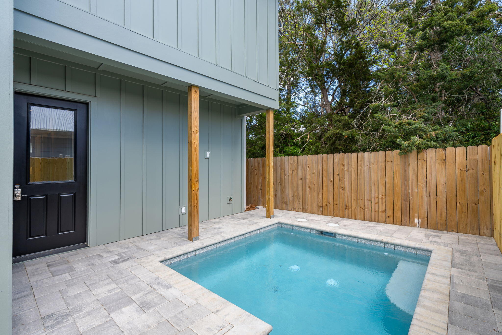 RIVIERA BEACH - Residential