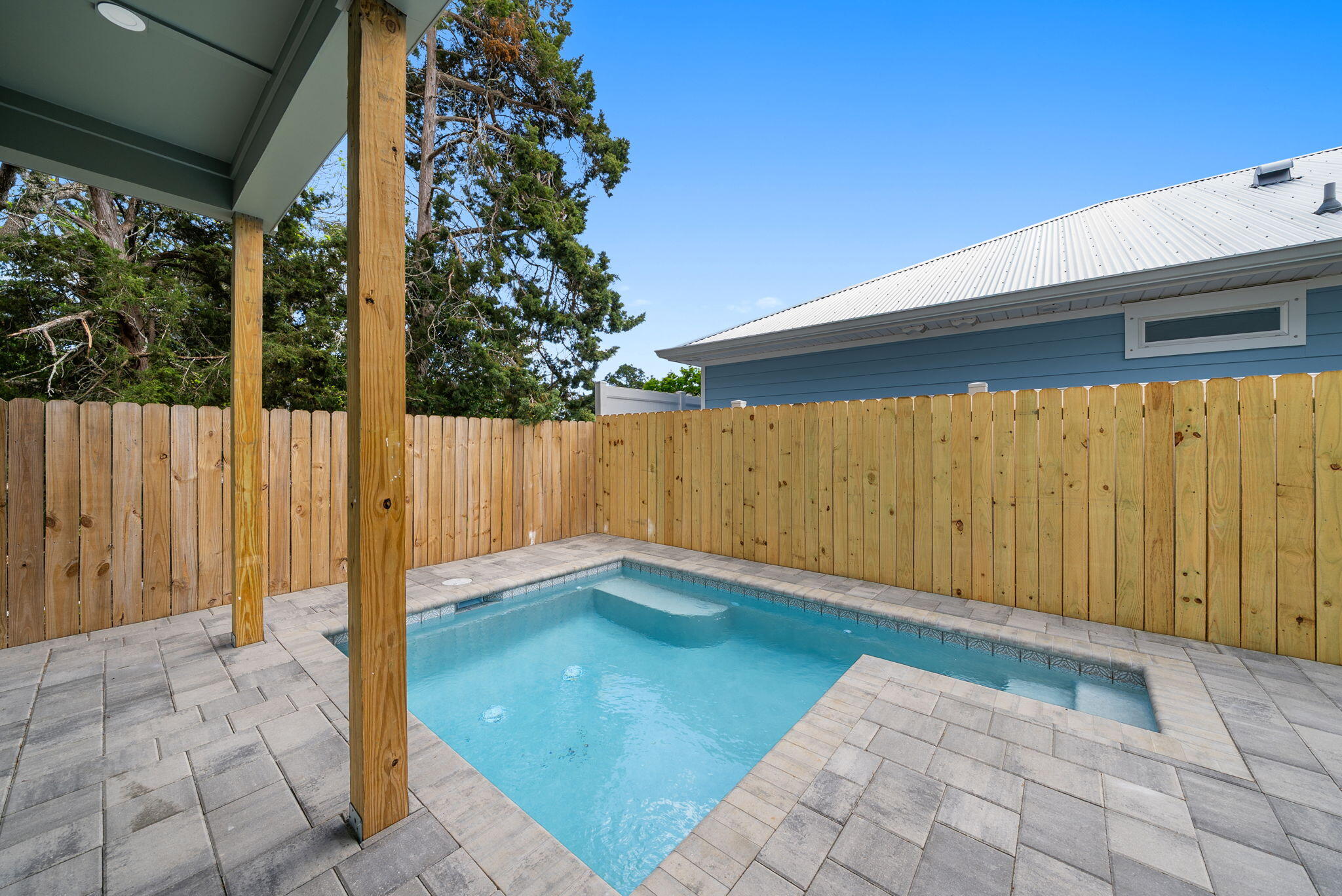 RIVIERA BEACH - Residential