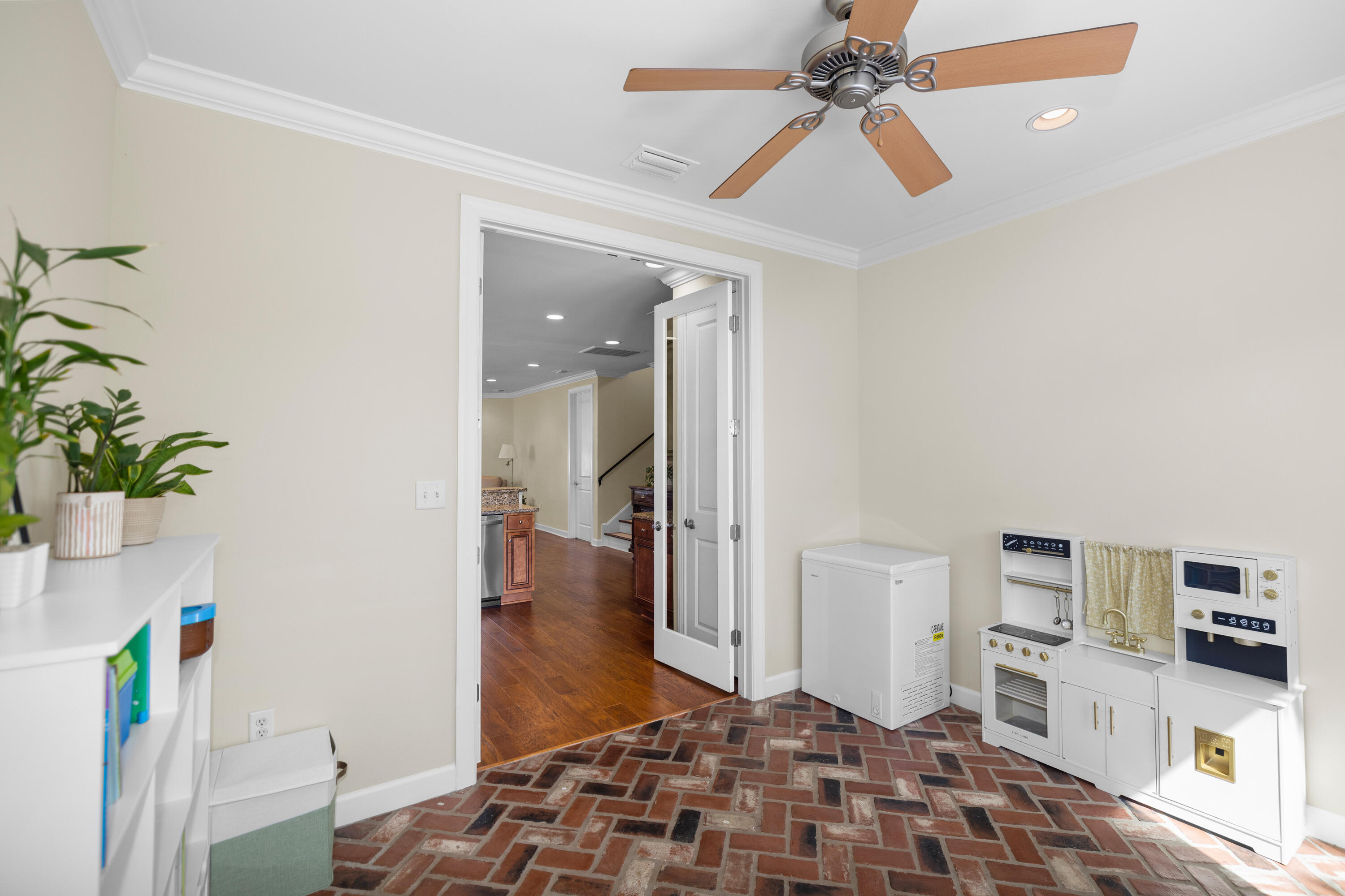 MARINA LANDING - Residential