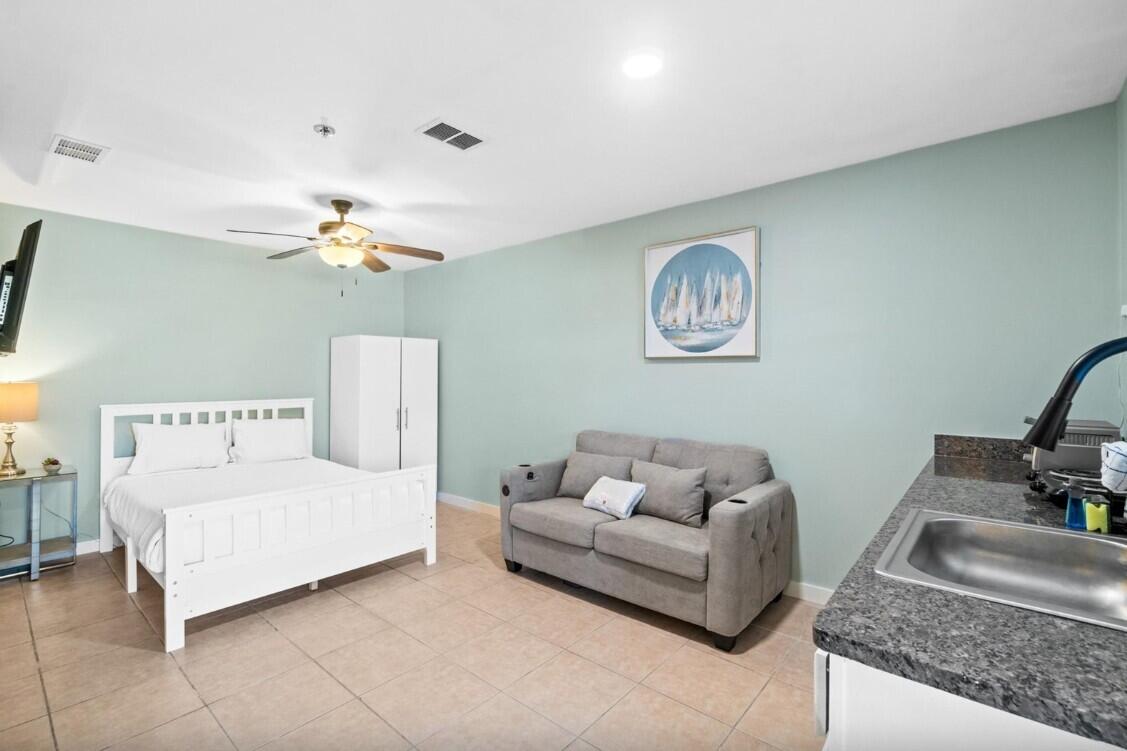 BAHAMA BEACH - Residential