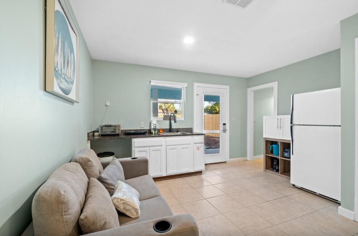 BAHAMA BEACH - Residential