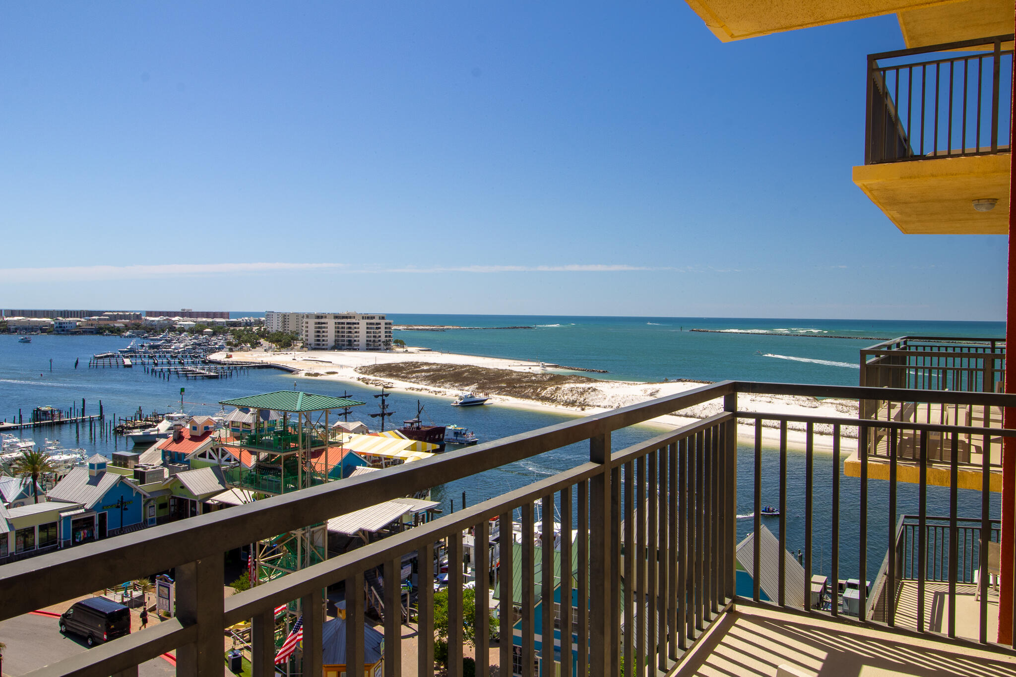 EMERALD GRANDE - Residential