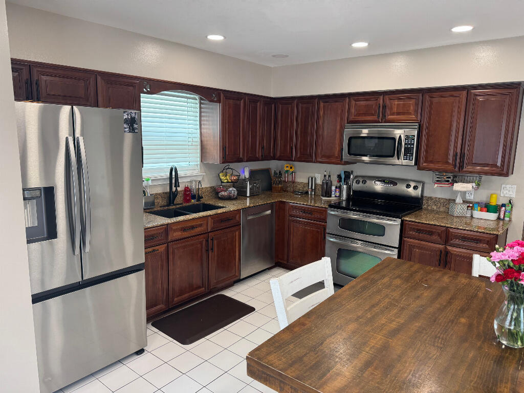 SANDY RIDGE ESTATES - Residential