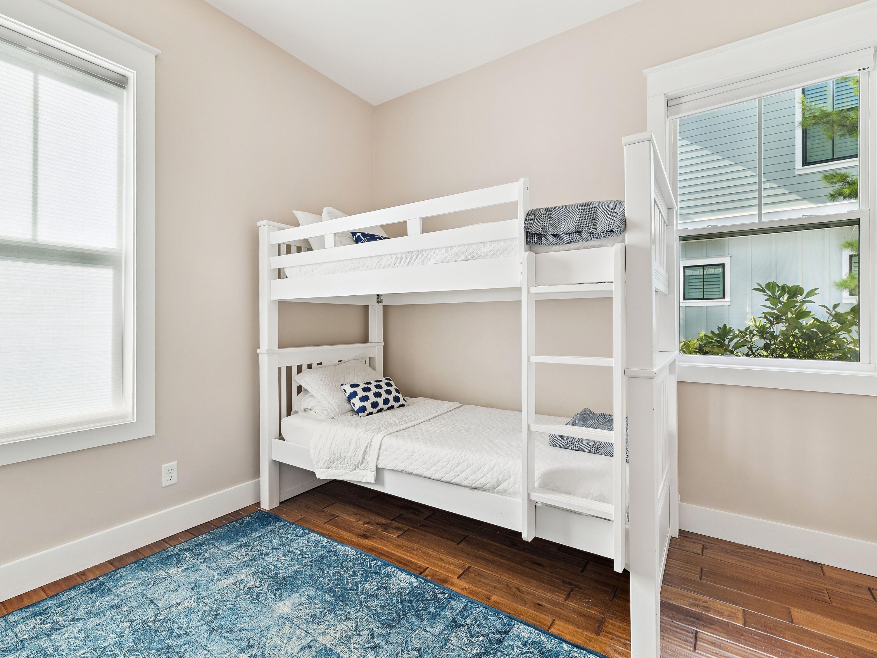 COTTAGES AT EASTERN LAKE - Residential