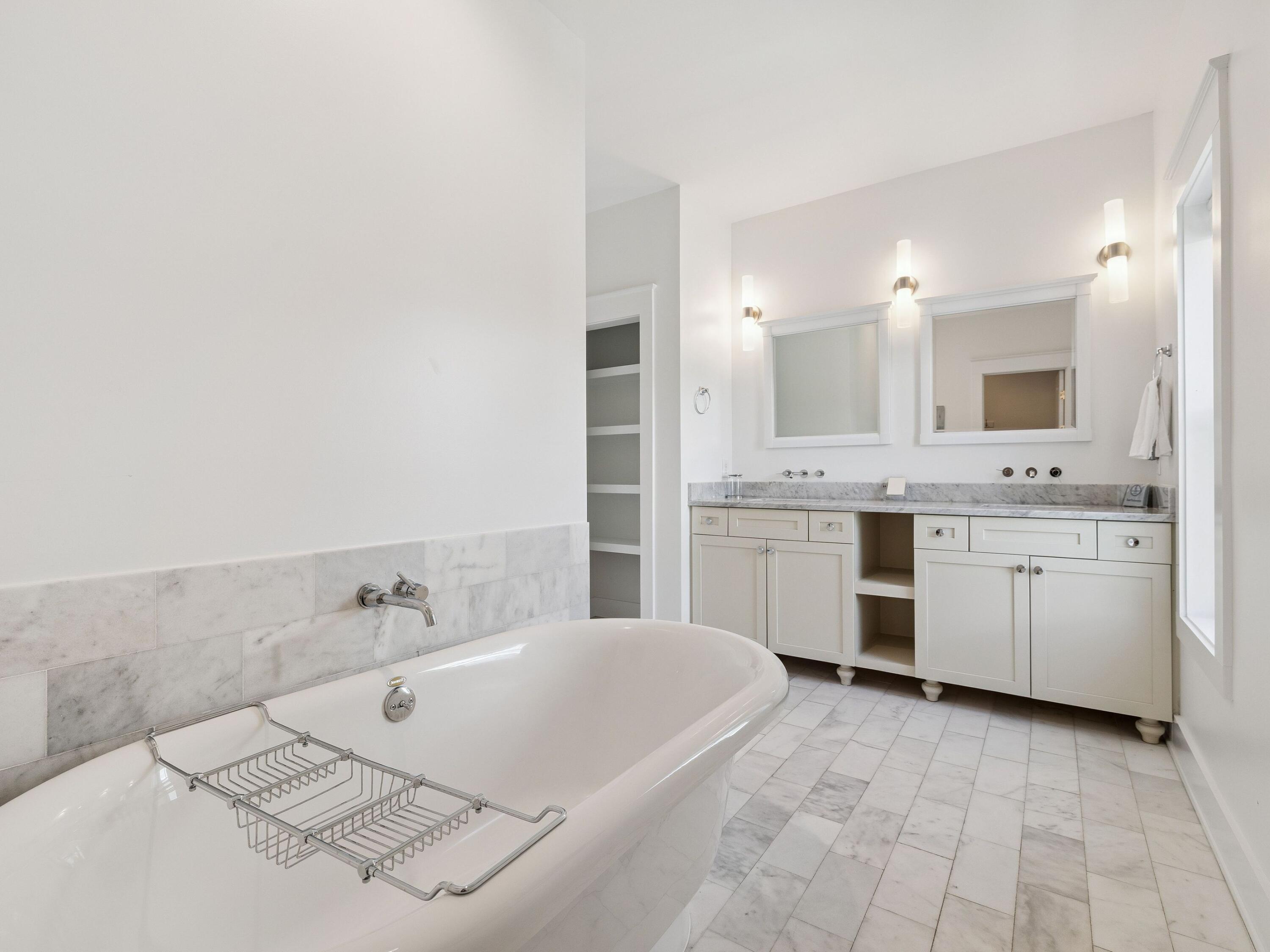 COTTAGES AT EASTERN LAKE - Residential