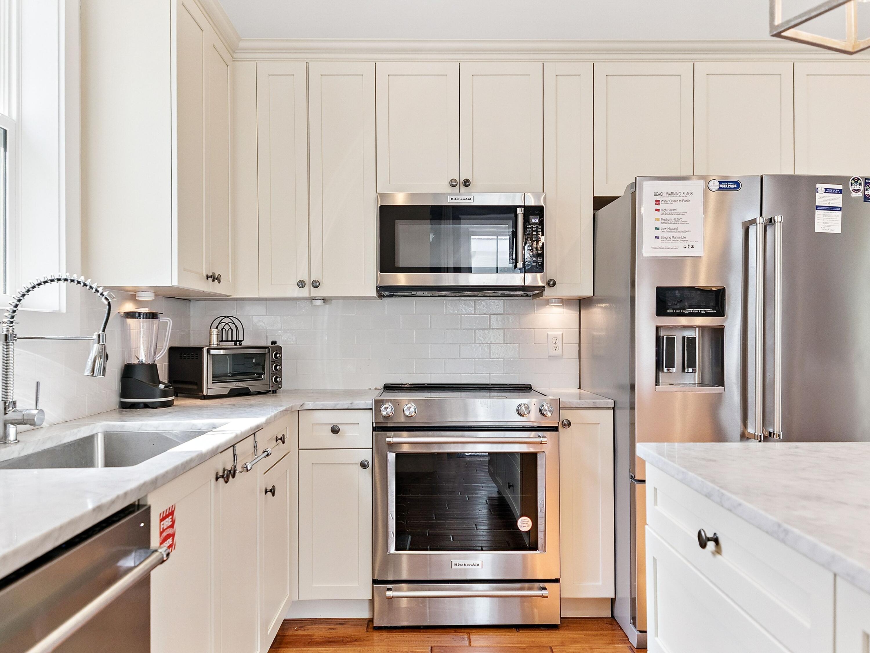 COTTAGES AT EASTERN LAKE - Residential