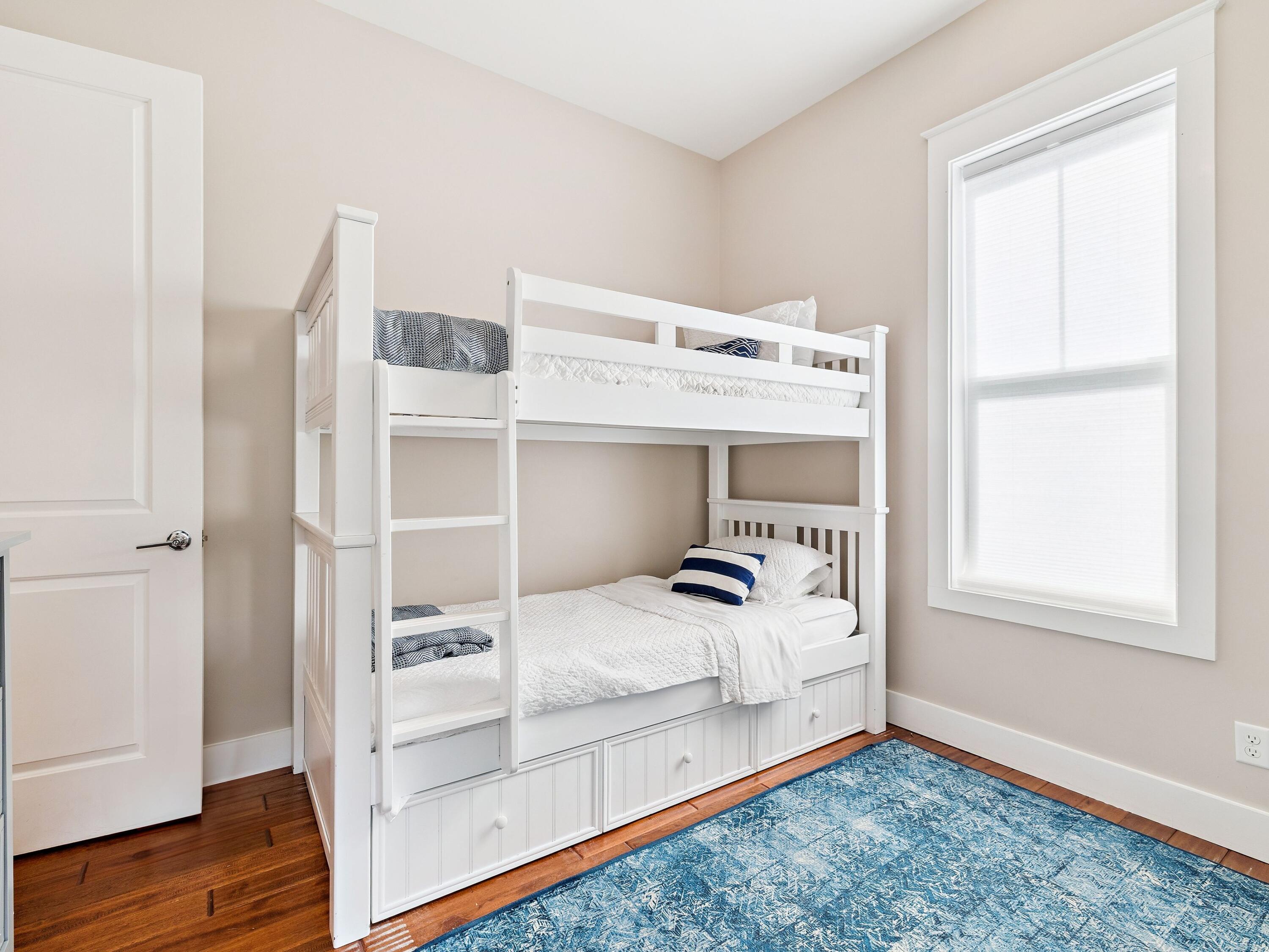 COTTAGES AT EASTERN LAKE - Residential