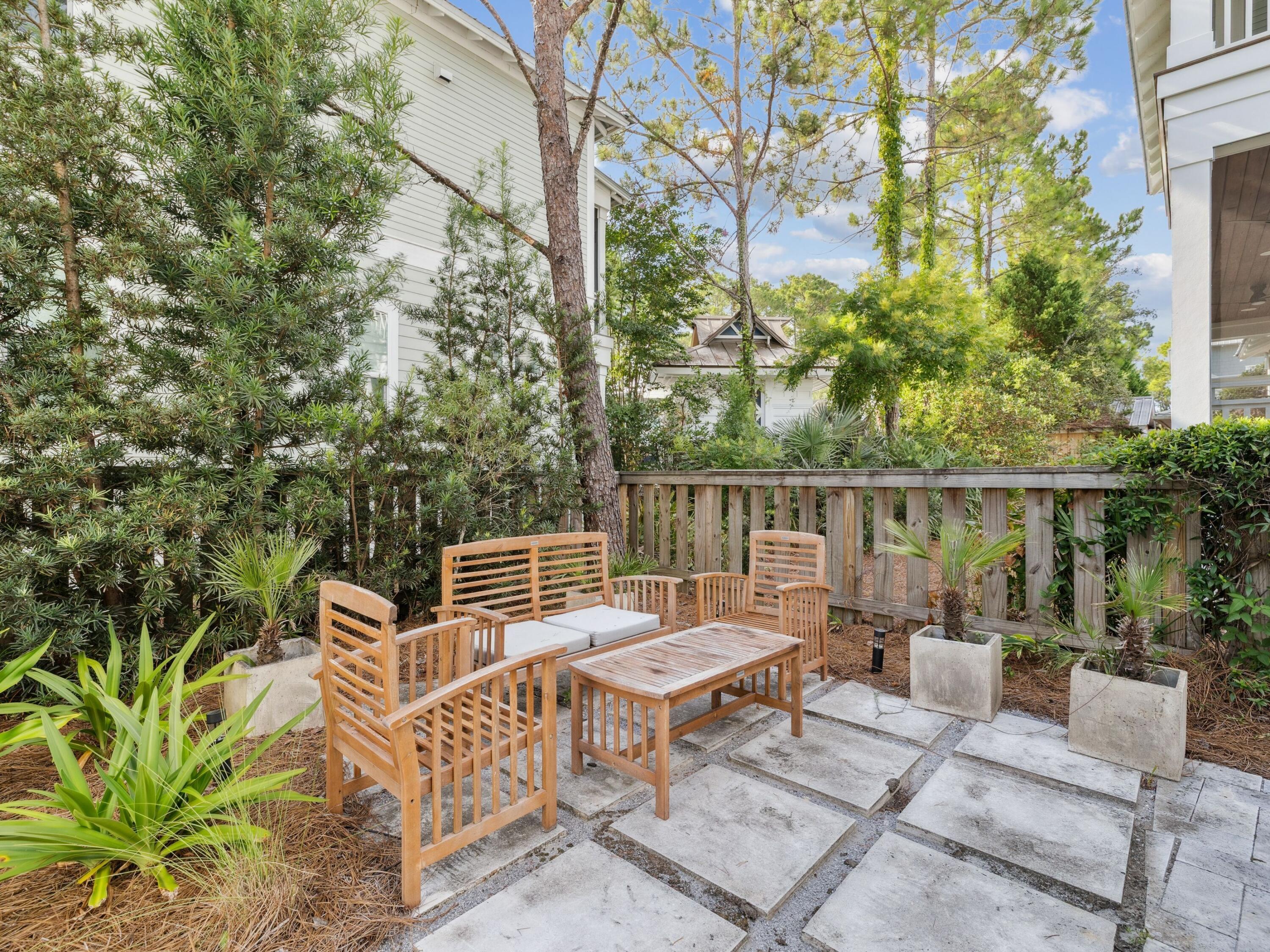 COTTAGES AT EASTERN LAKE - Residential