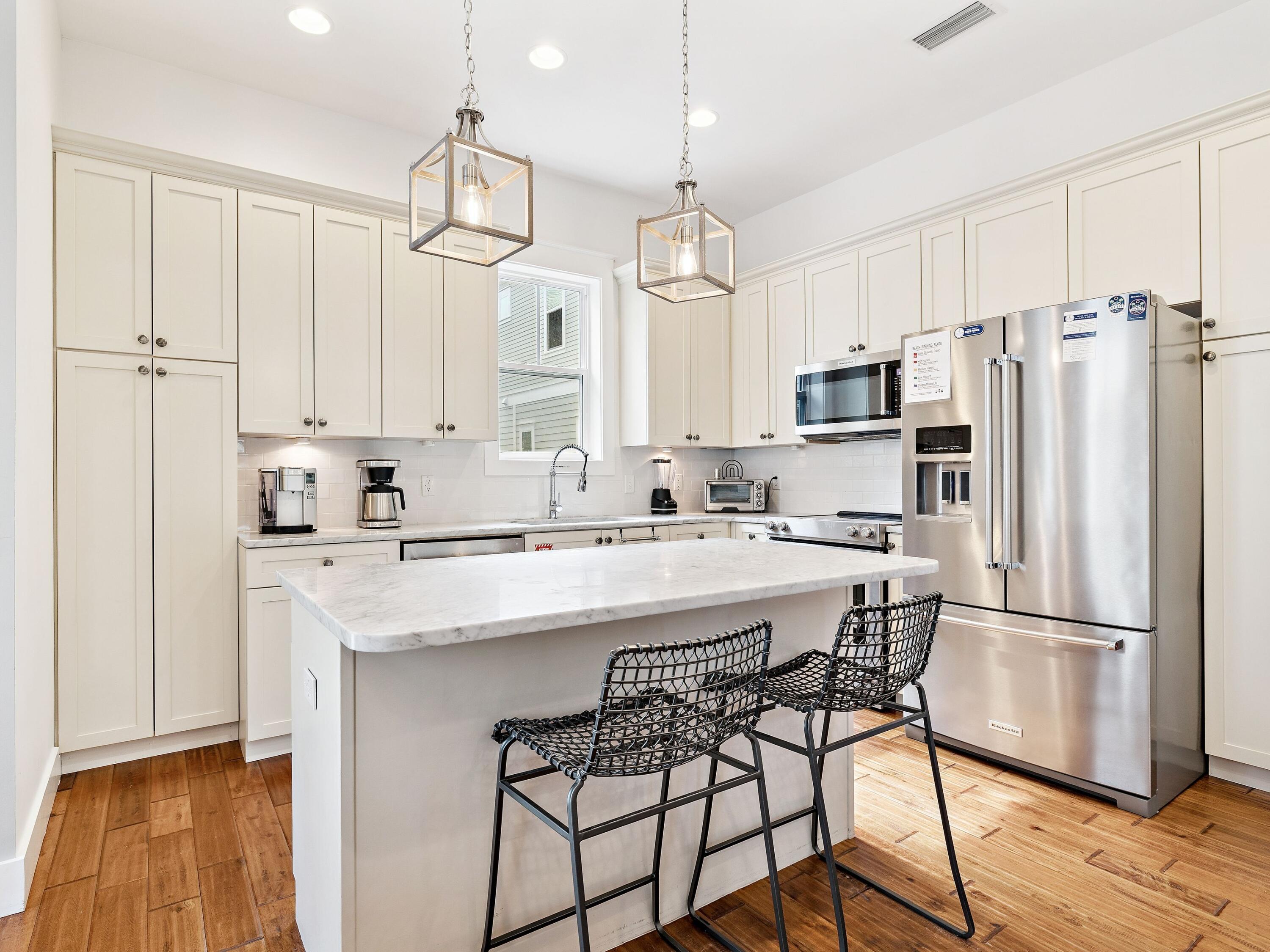 COTTAGES AT EASTERN LAKE - Residential