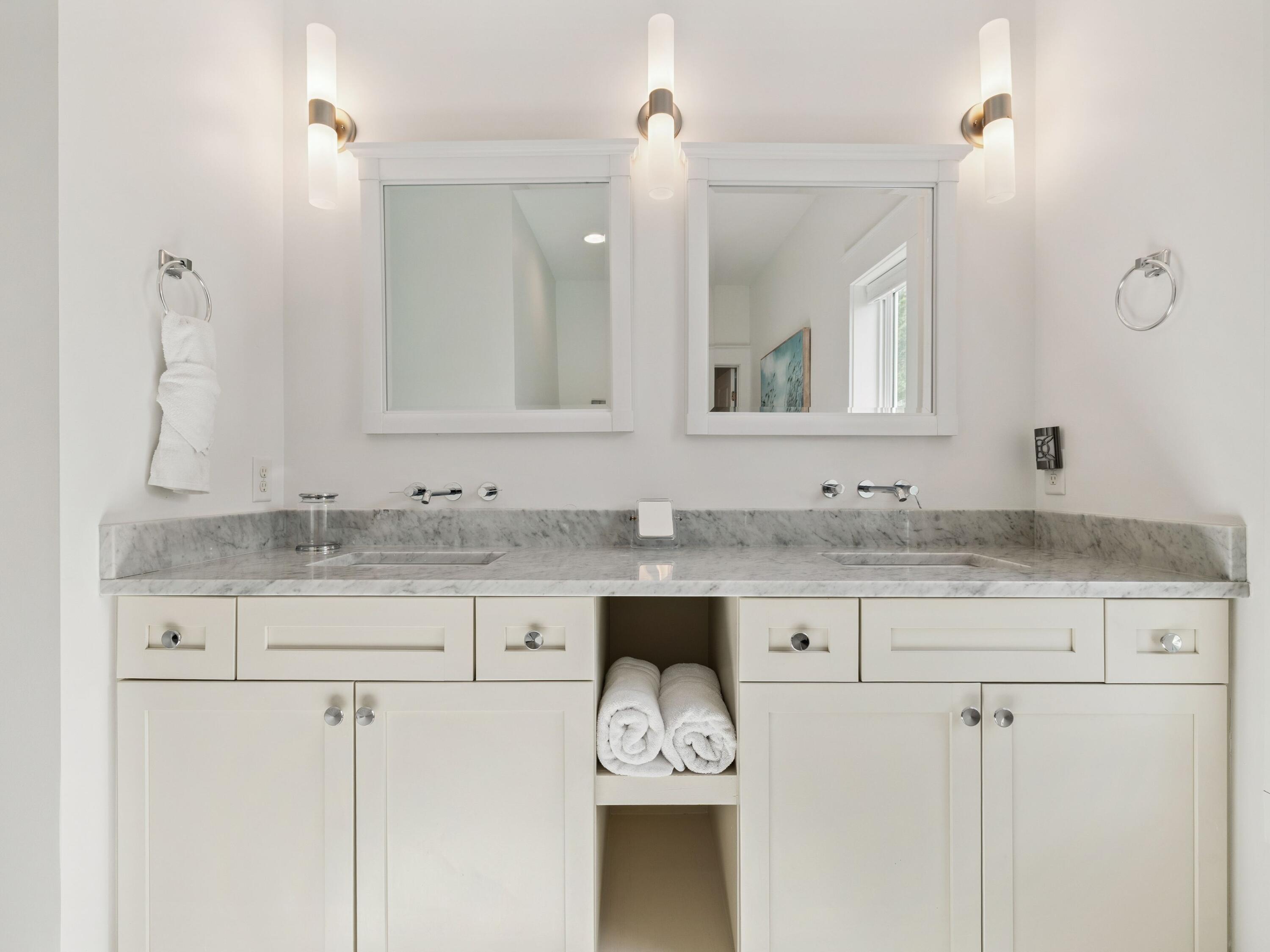 COTTAGES AT EASTERN LAKE - Residential