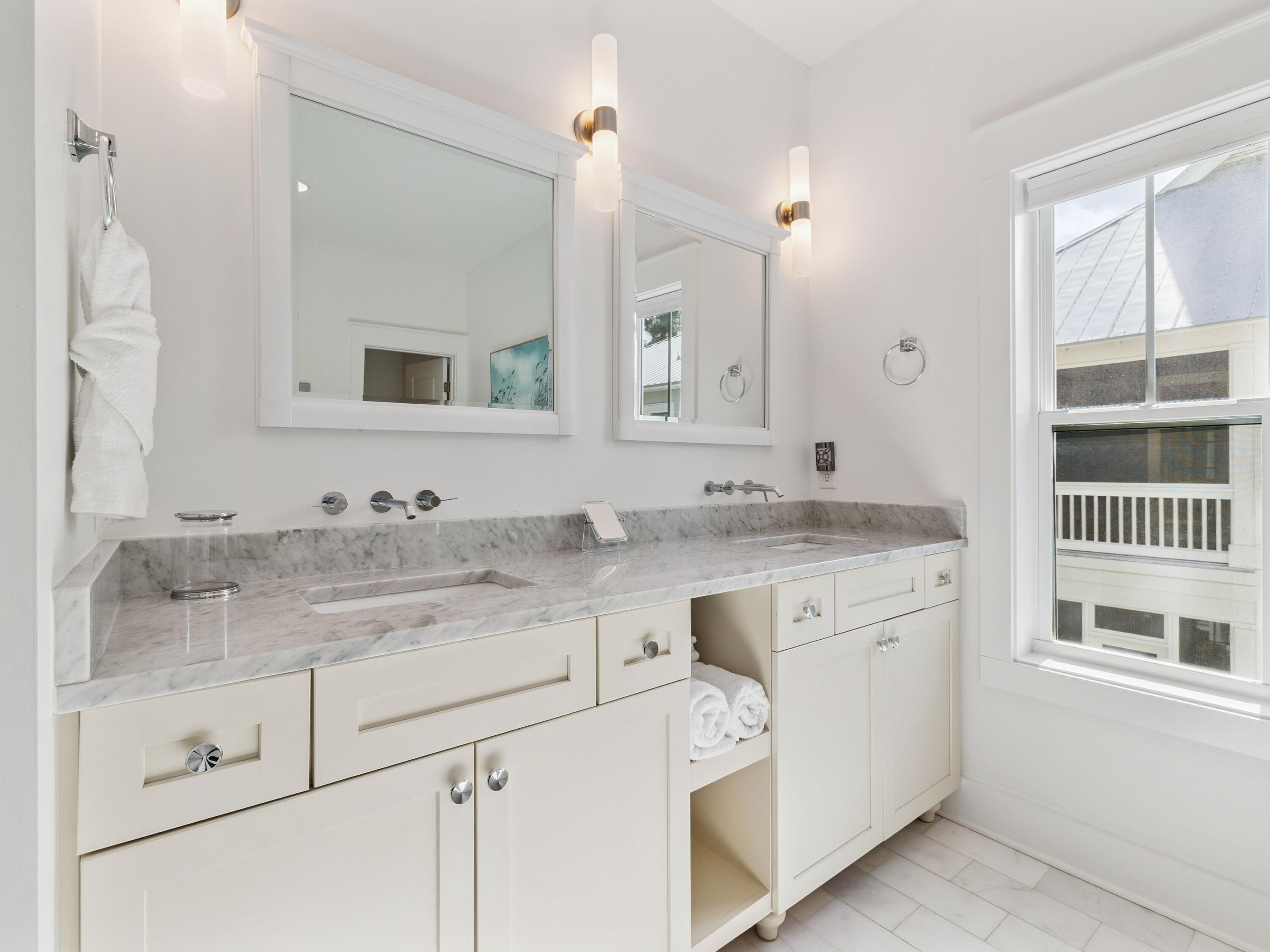 COTTAGES AT EASTERN LAKE - Residential