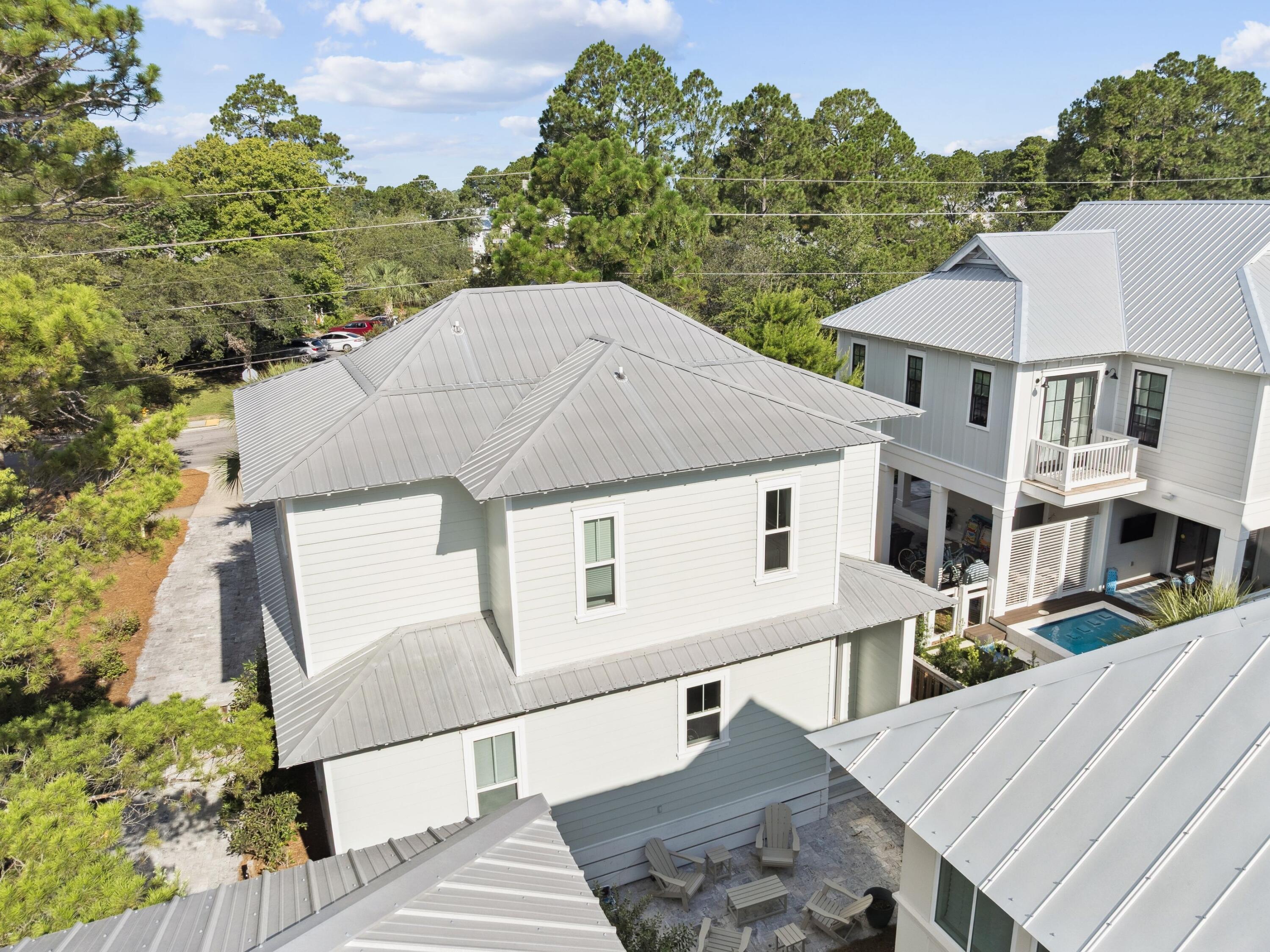 COTTAGES AT EASTERN LAKE - Residential