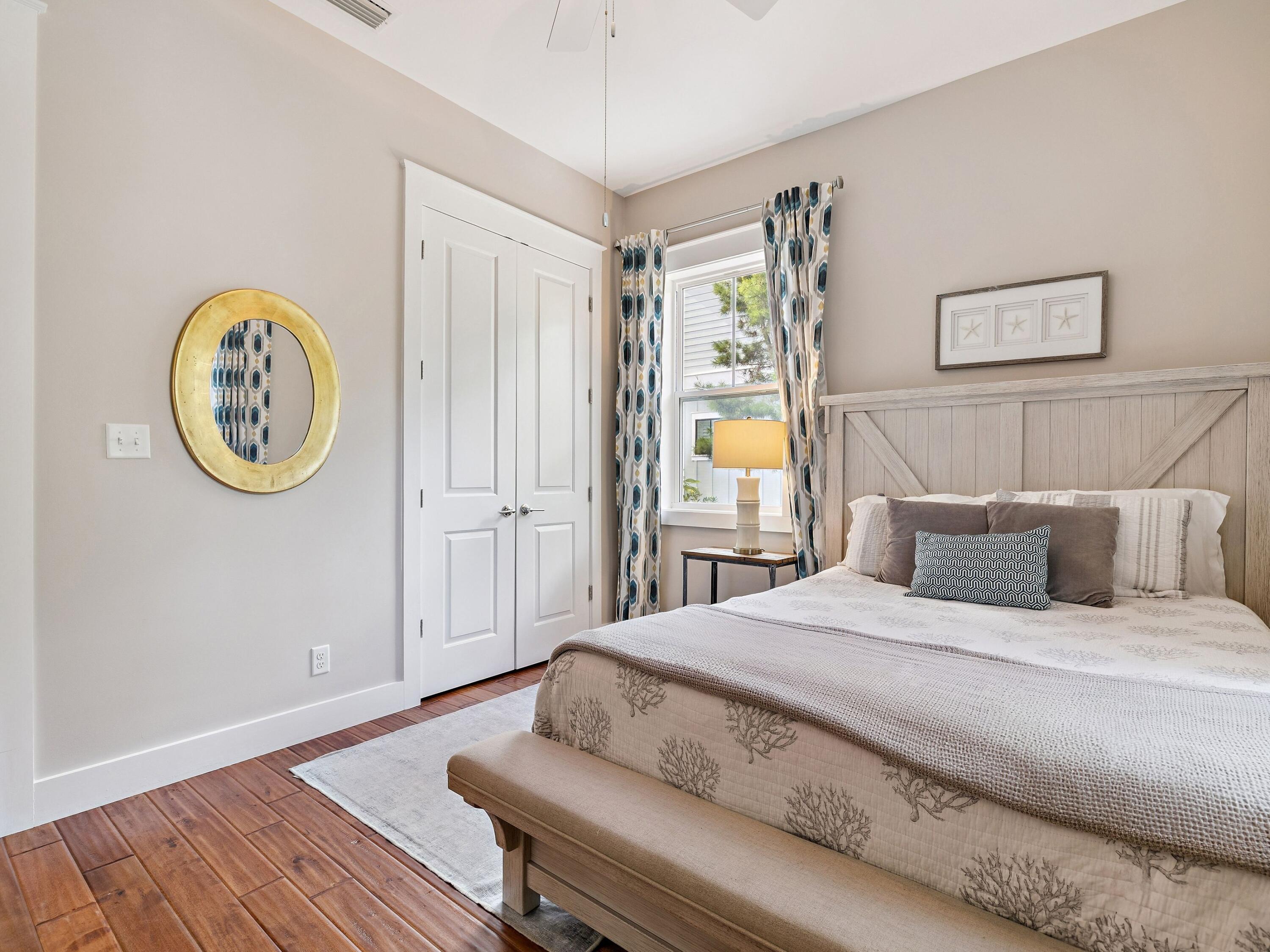 COTTAGES AT EASTERN LAKE - Residential