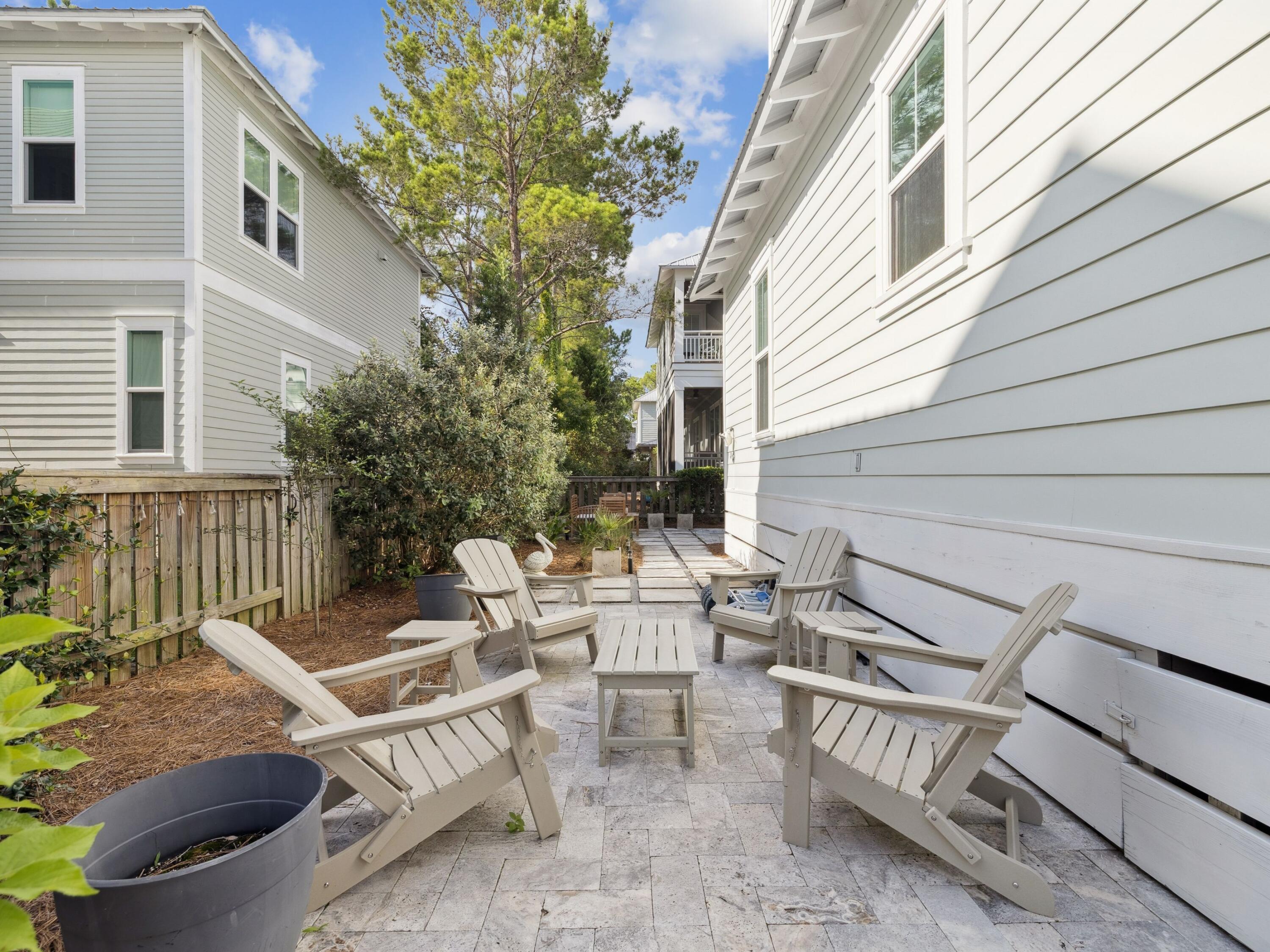 COTTAGES AT EASTERN LAKE - Residential