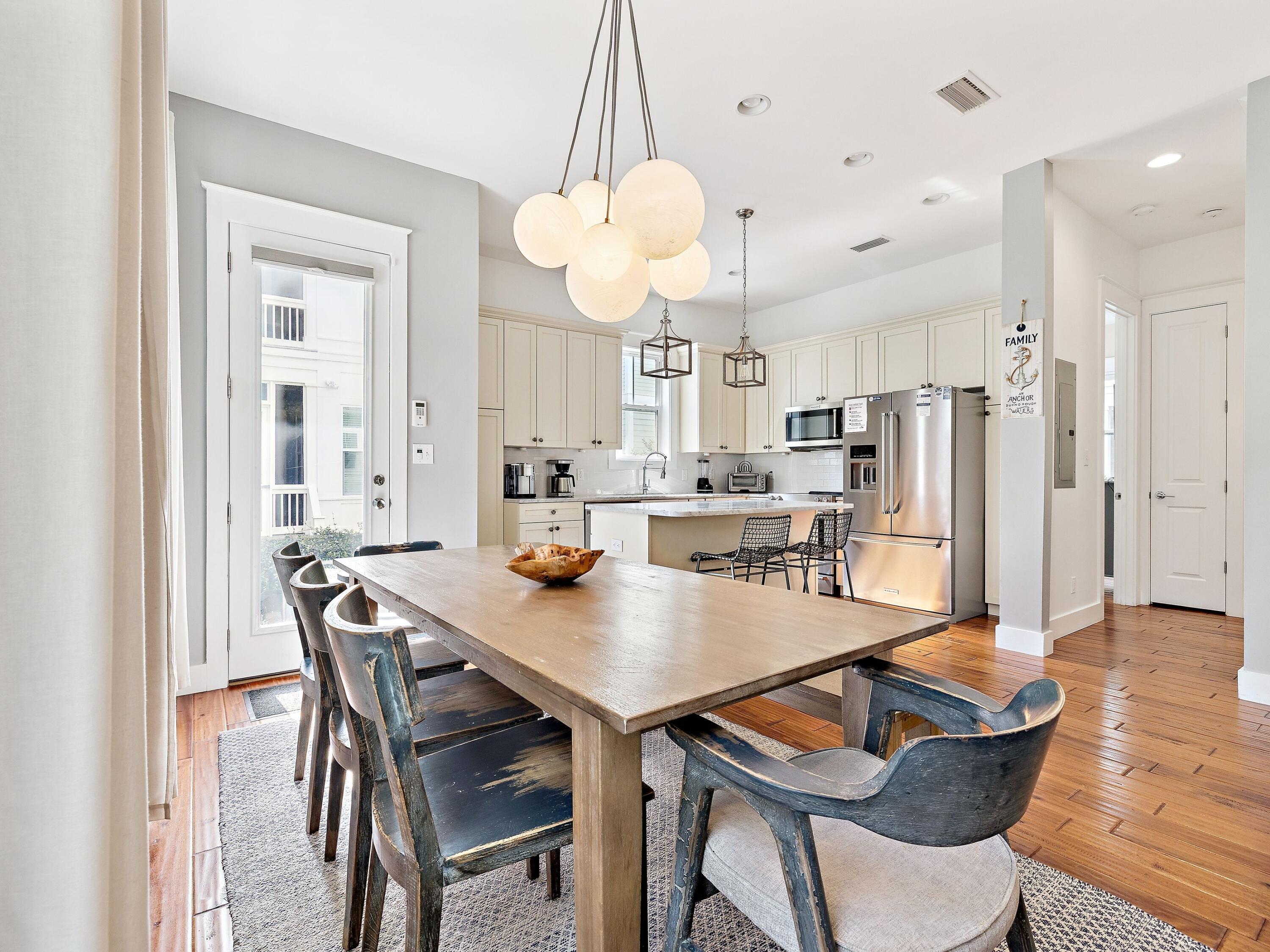 COTTAGES AT EASTERN LAKE - Residential