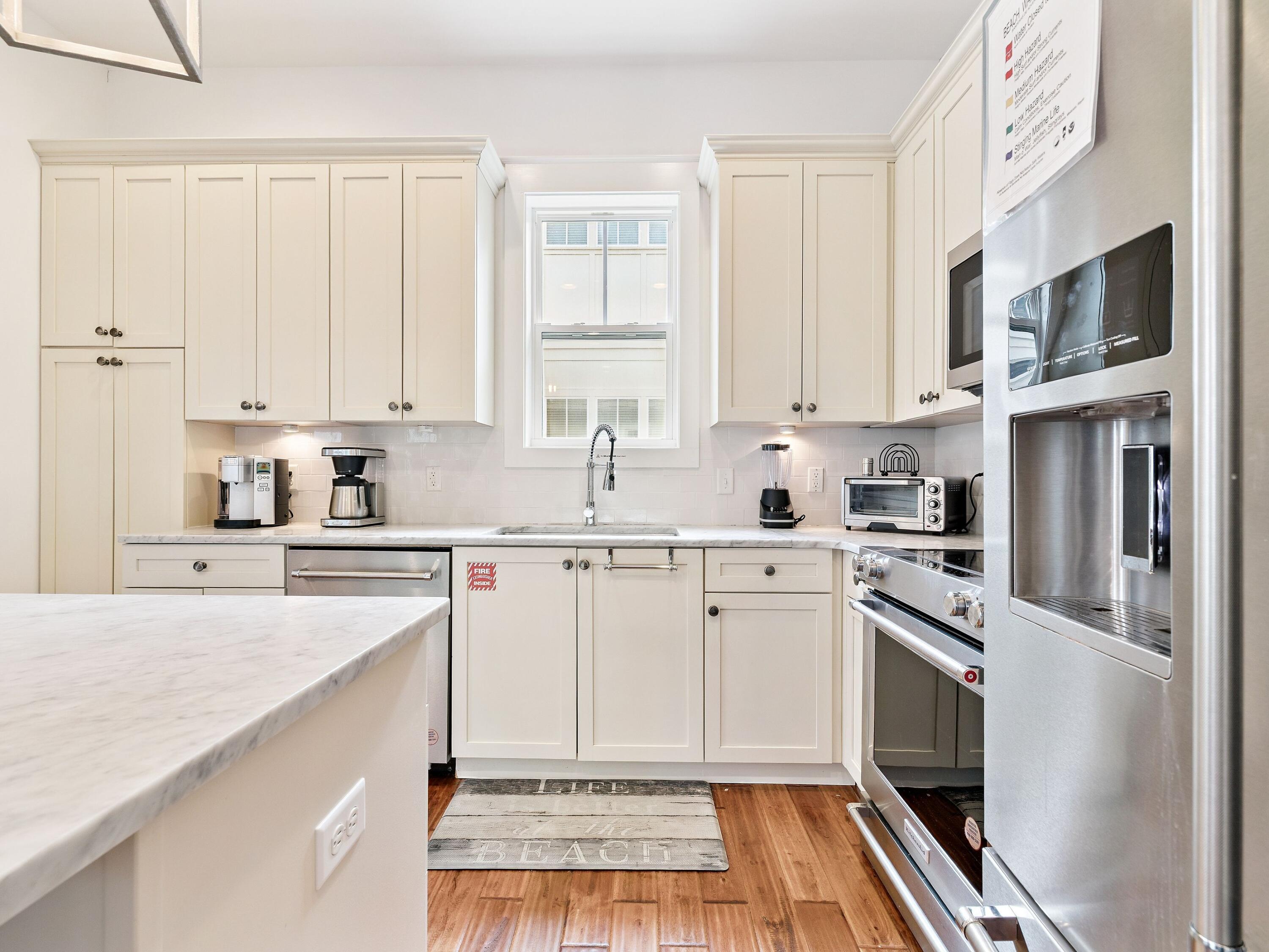 COTTAGES AT EASTERN LAKE - Residential