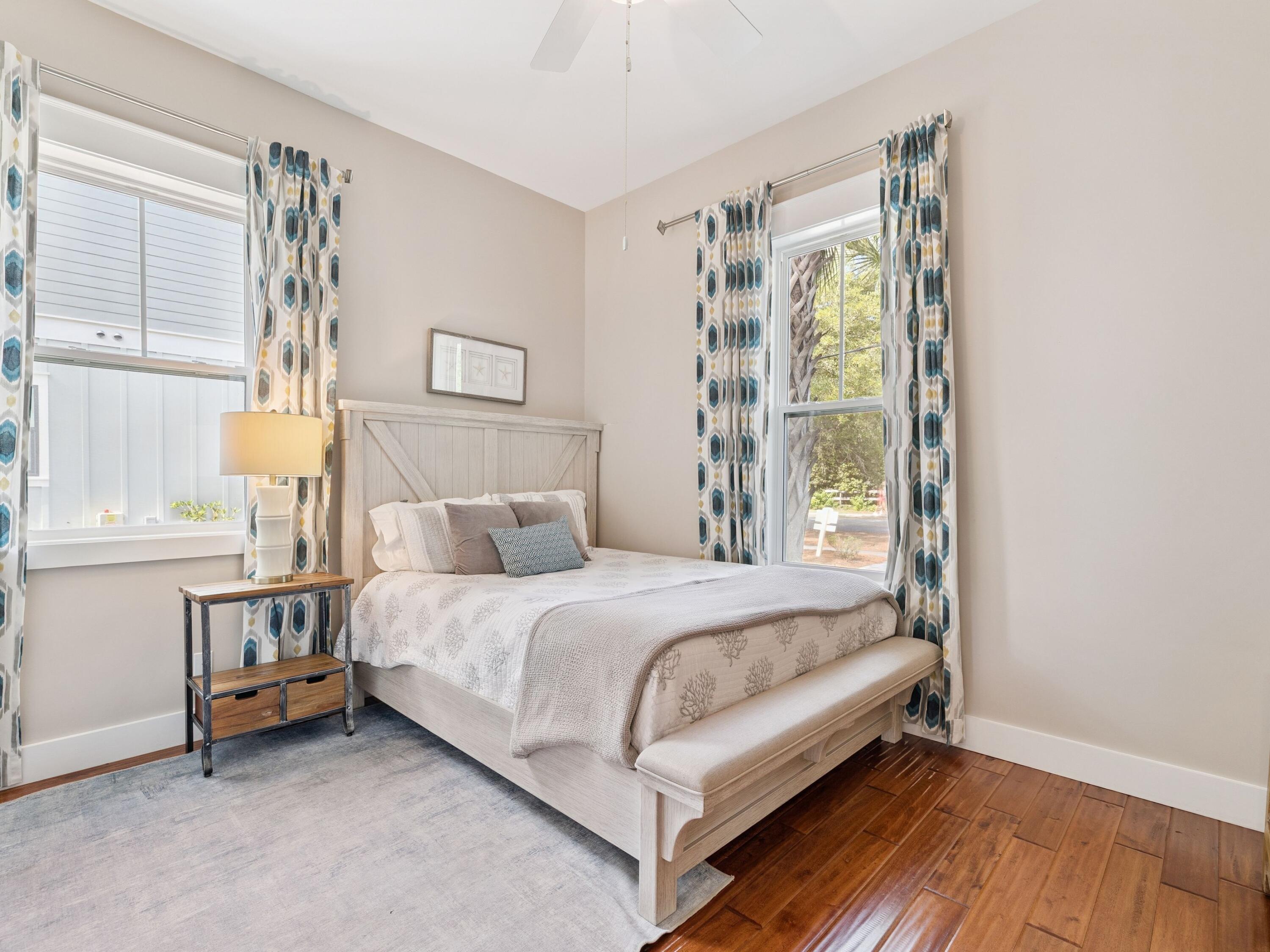 COTTAGES AT EASTERN LAKE - Residential