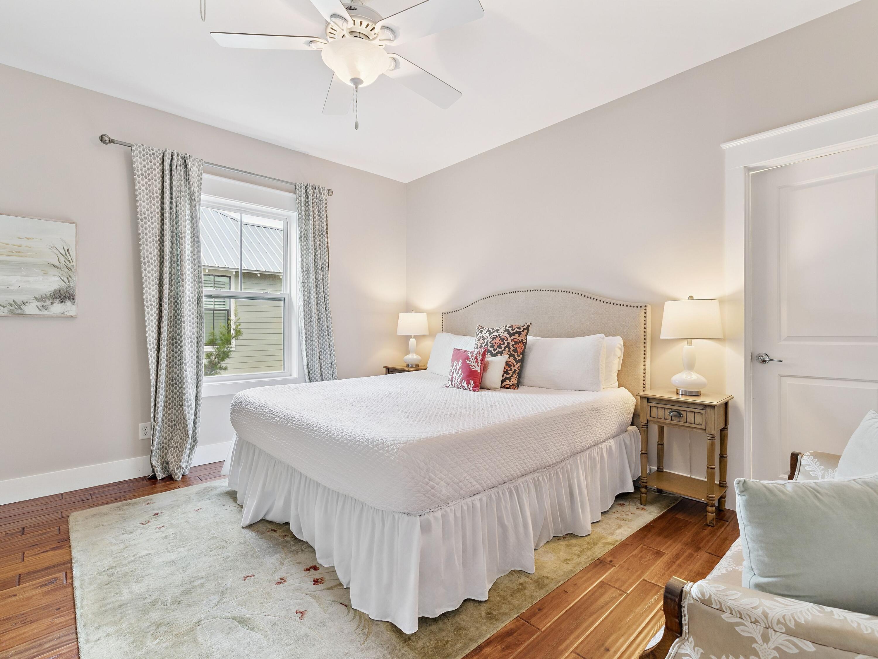 COTTAGES AT EASTERN LAKE - Residential