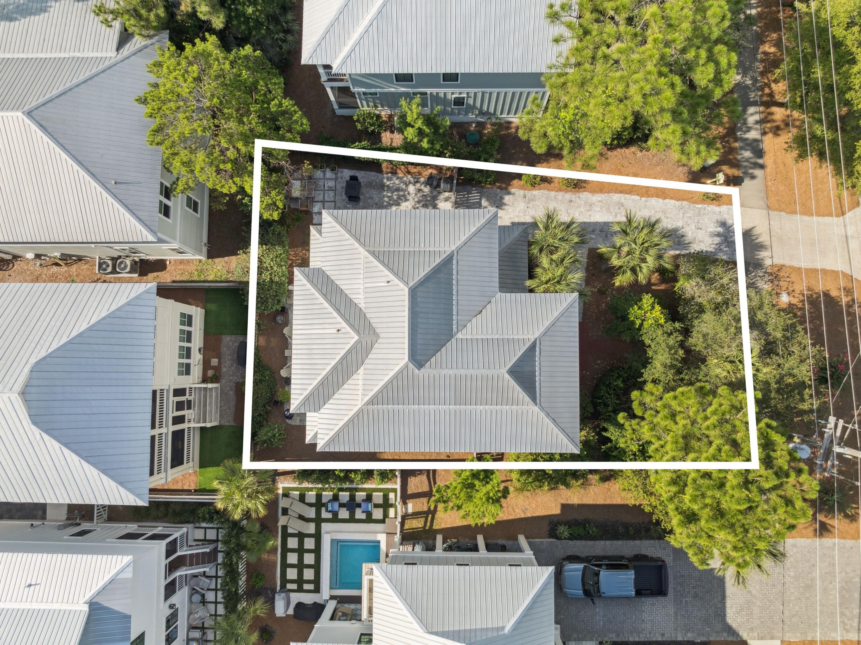 COTTAGES AT EASTERN LAKE - Residential