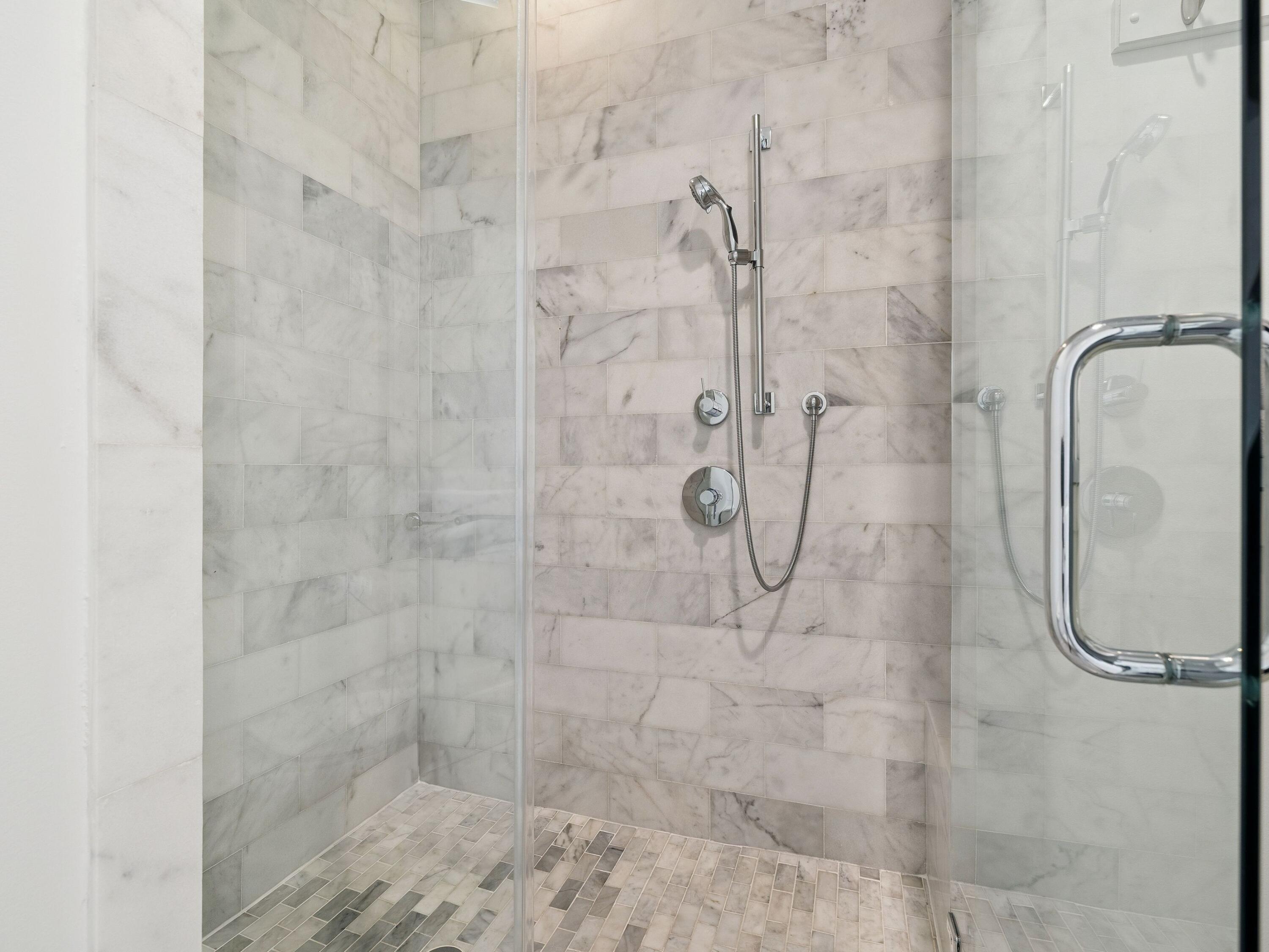 COTTAGES AT EASTERN LAKE - Residential