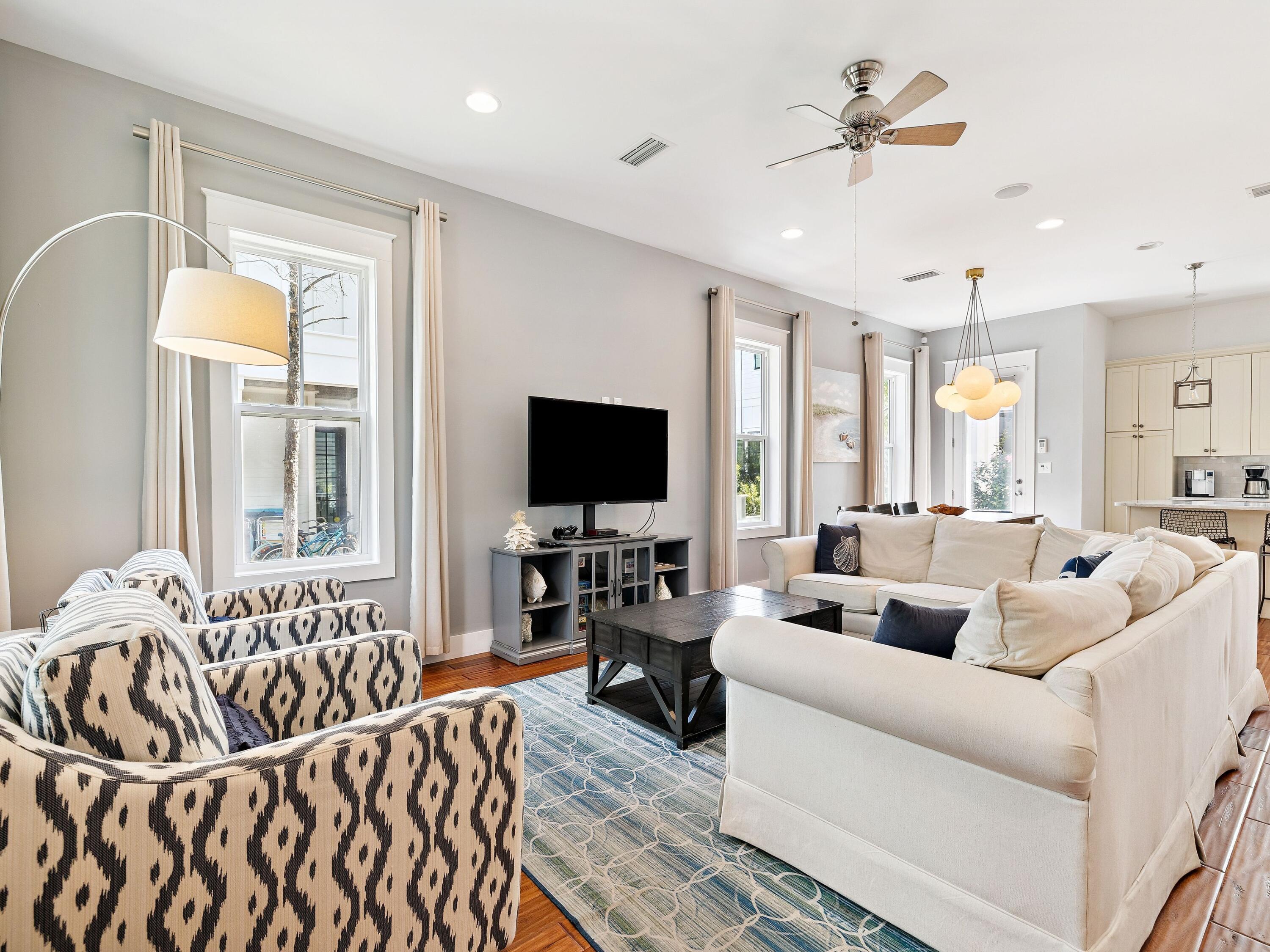 COTTAGES AT EASTERN LAKE - Residential