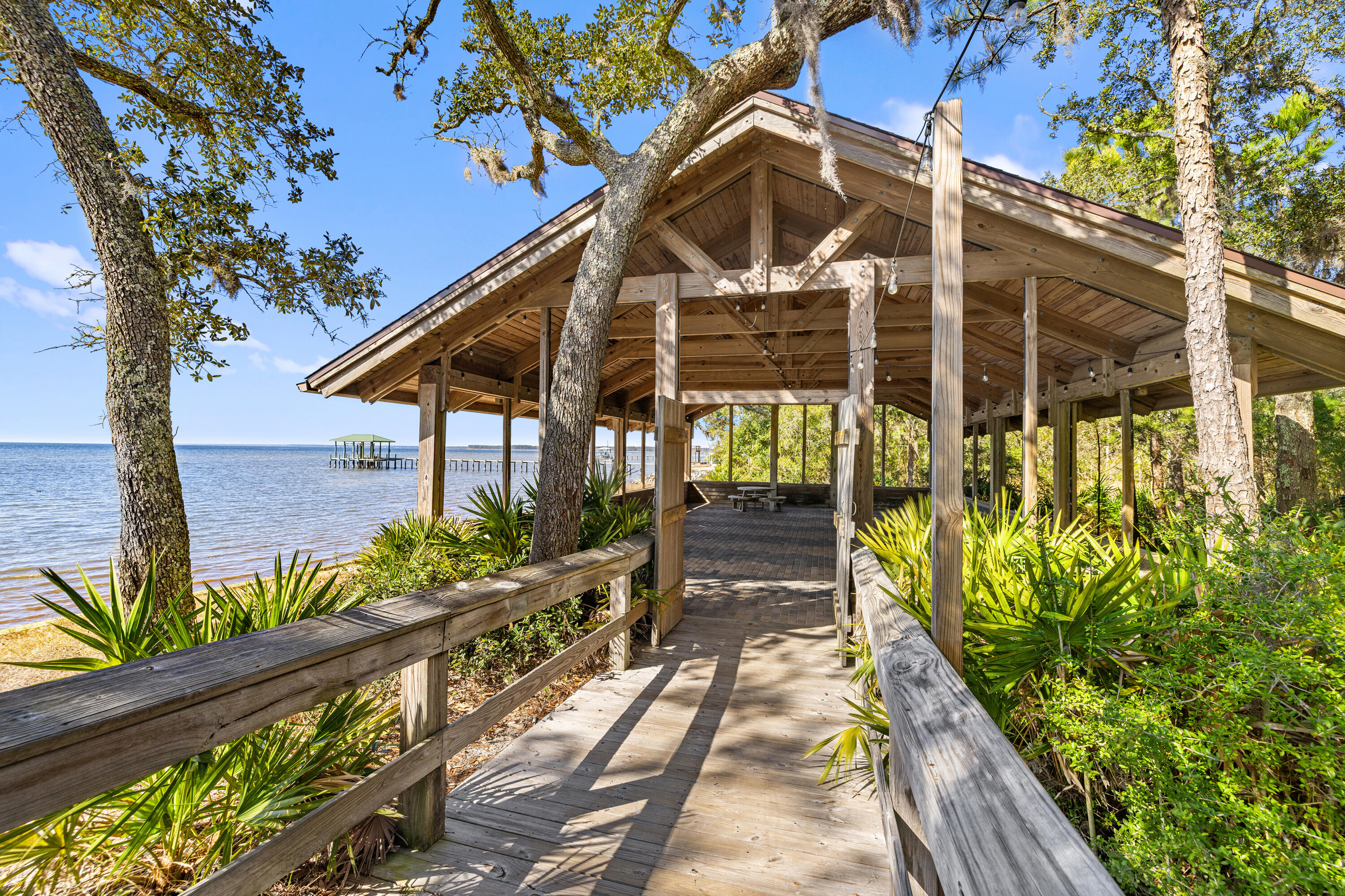 HAMMOCK BAY - BIRD SONG - Residential